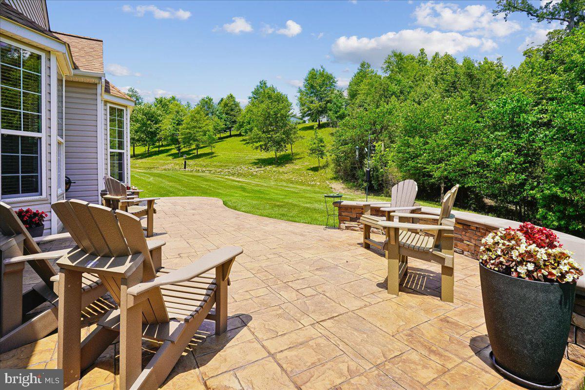 FOUR SEASONS - Residential