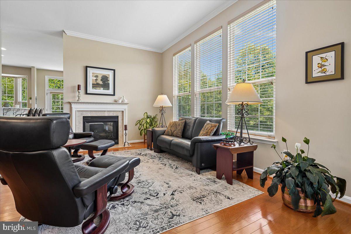 FOUR SEASONS - Residential