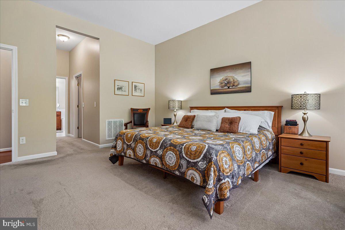FOUR SEASONS - Residential