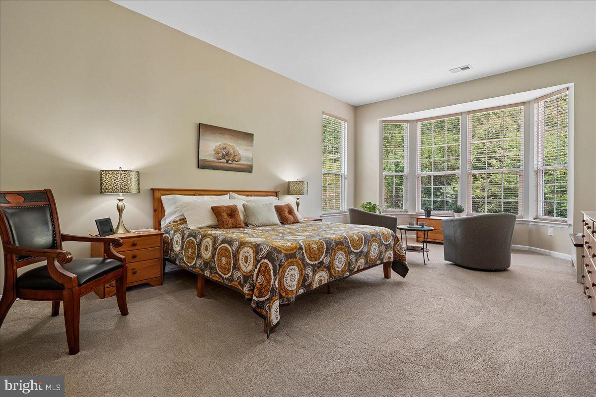 FOUR SEASONS - Residential