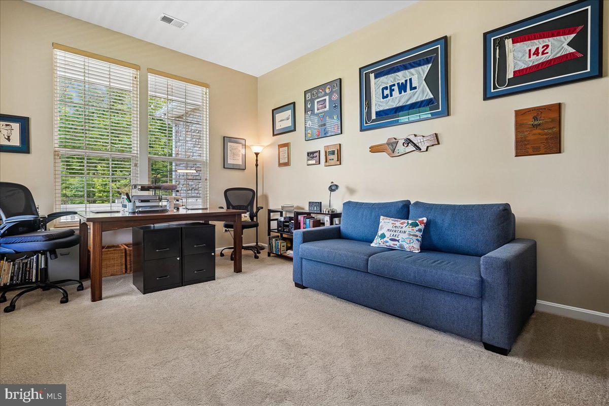 FOUR SEASONS - Residential