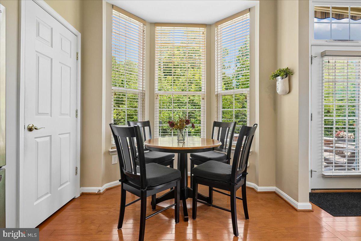 FOUR SEASONS - Residential