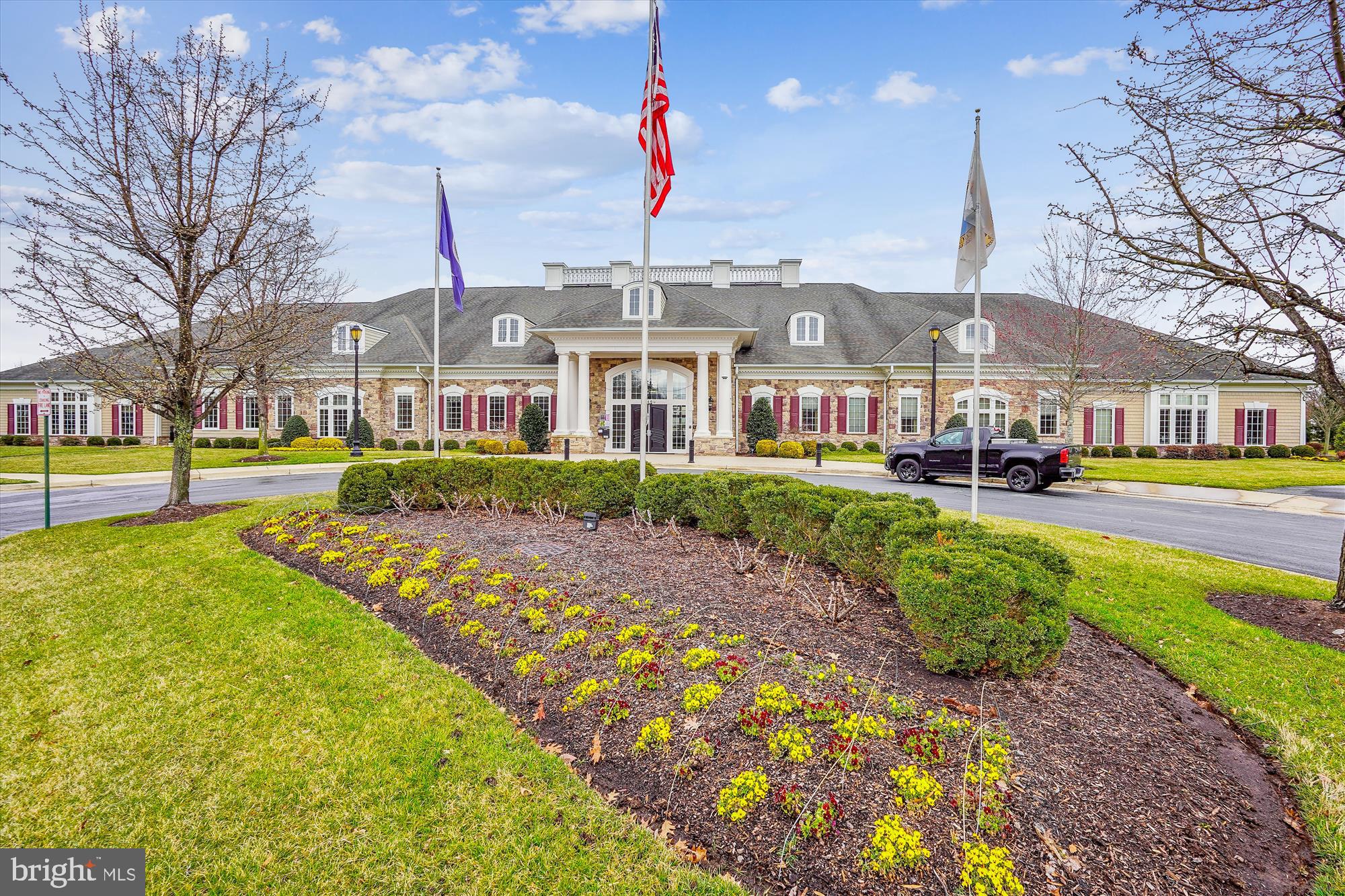 FOUR SEASONS - Residential