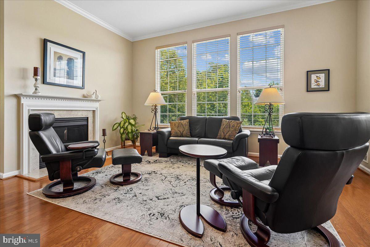 FOUR SEASONS - Residential