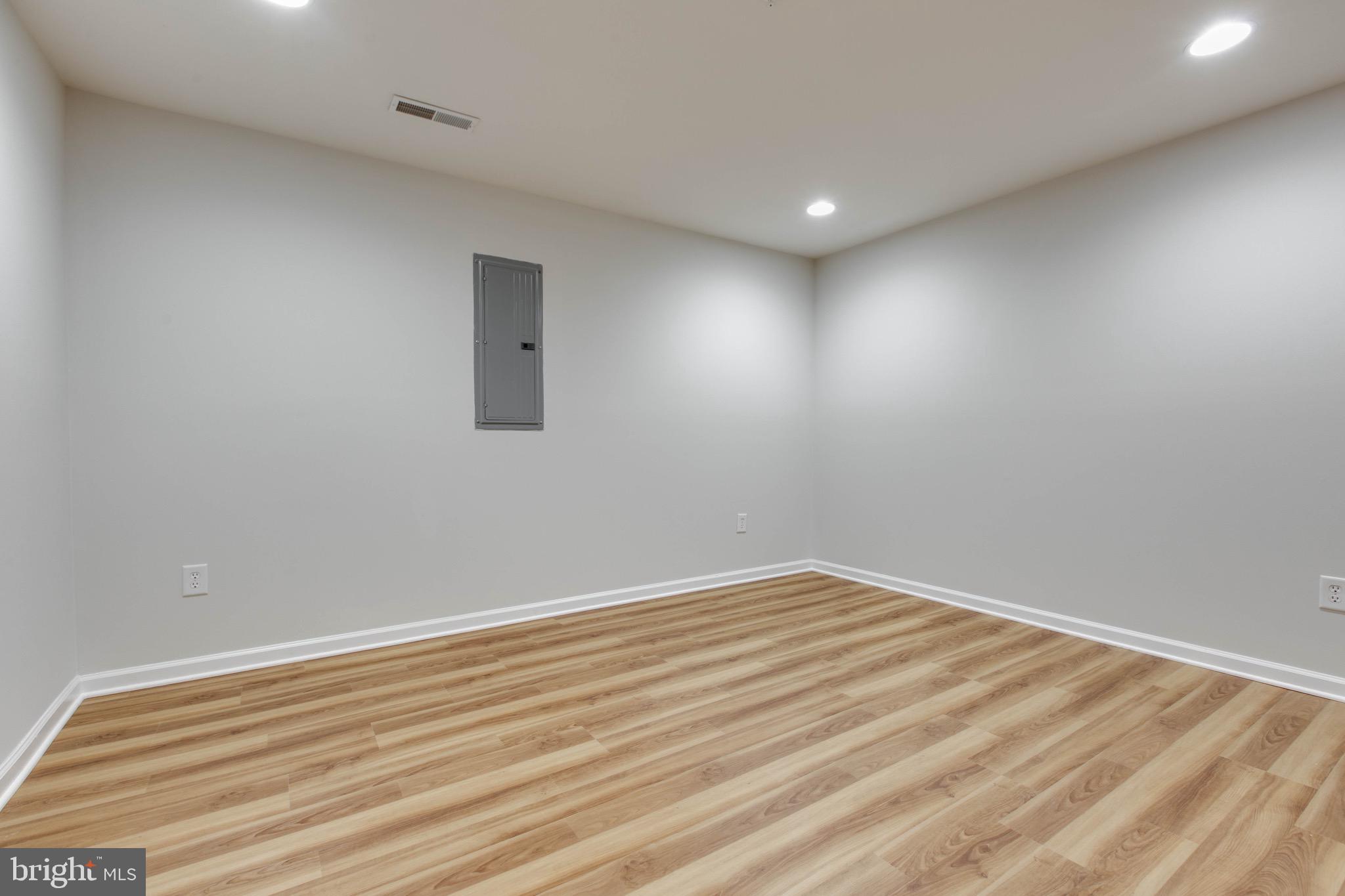 VILLAGES OF DORCHESTER - Residential Lease