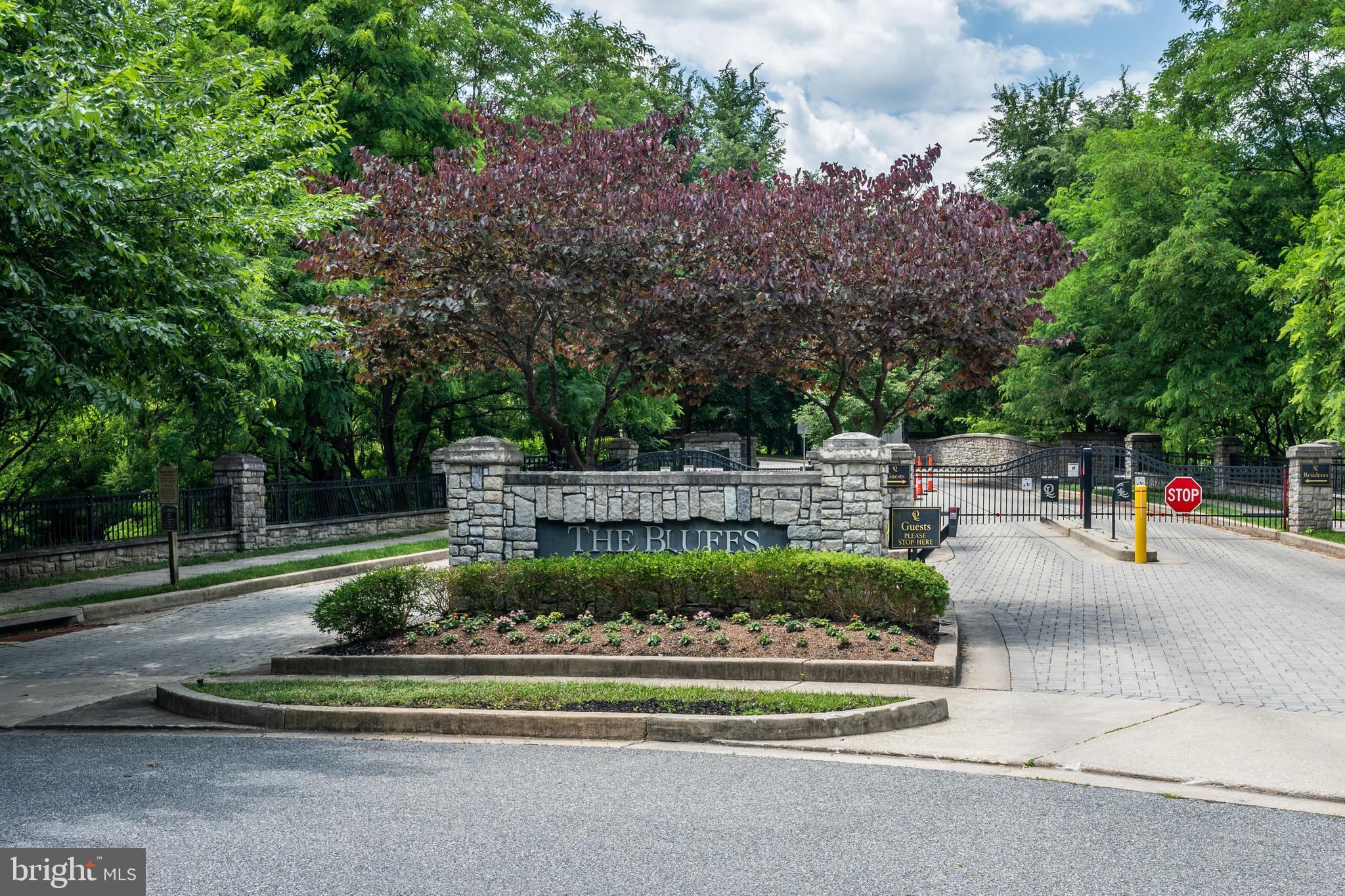 THE BLUFFS AT QUARRY LAKE - Residential