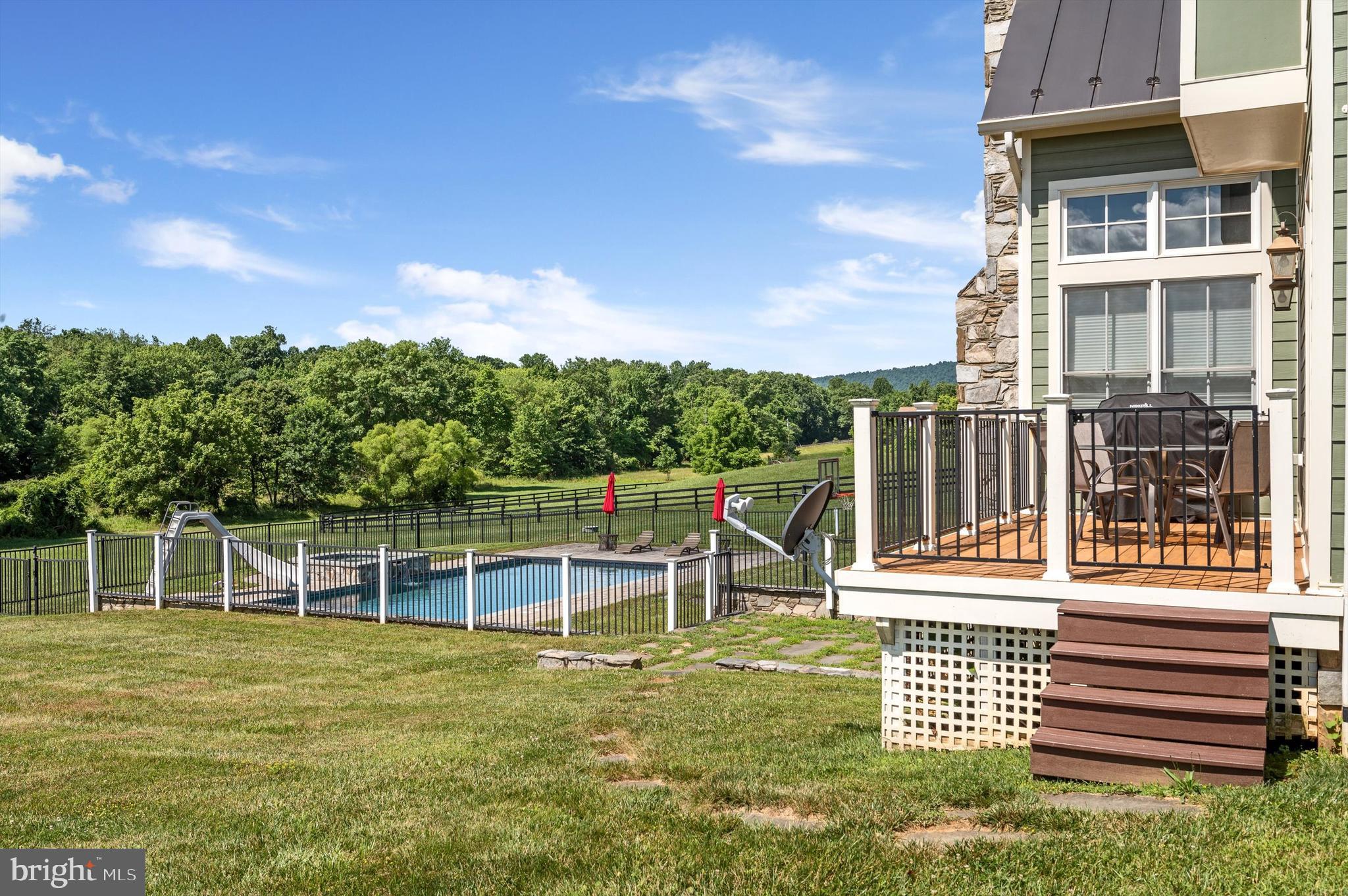 WATERFIELD HAMLET - Residential