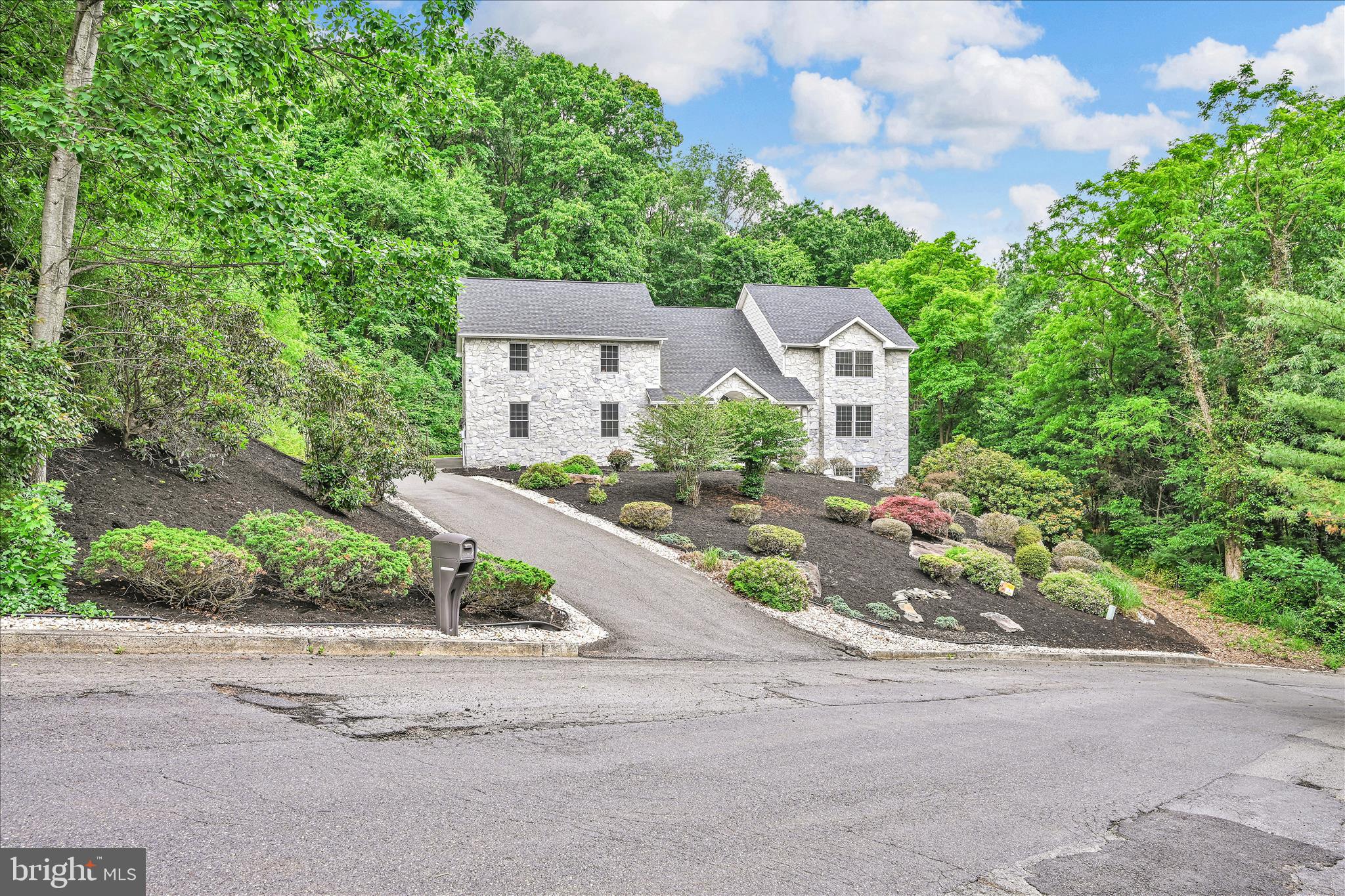 YORKVILLE - Residential