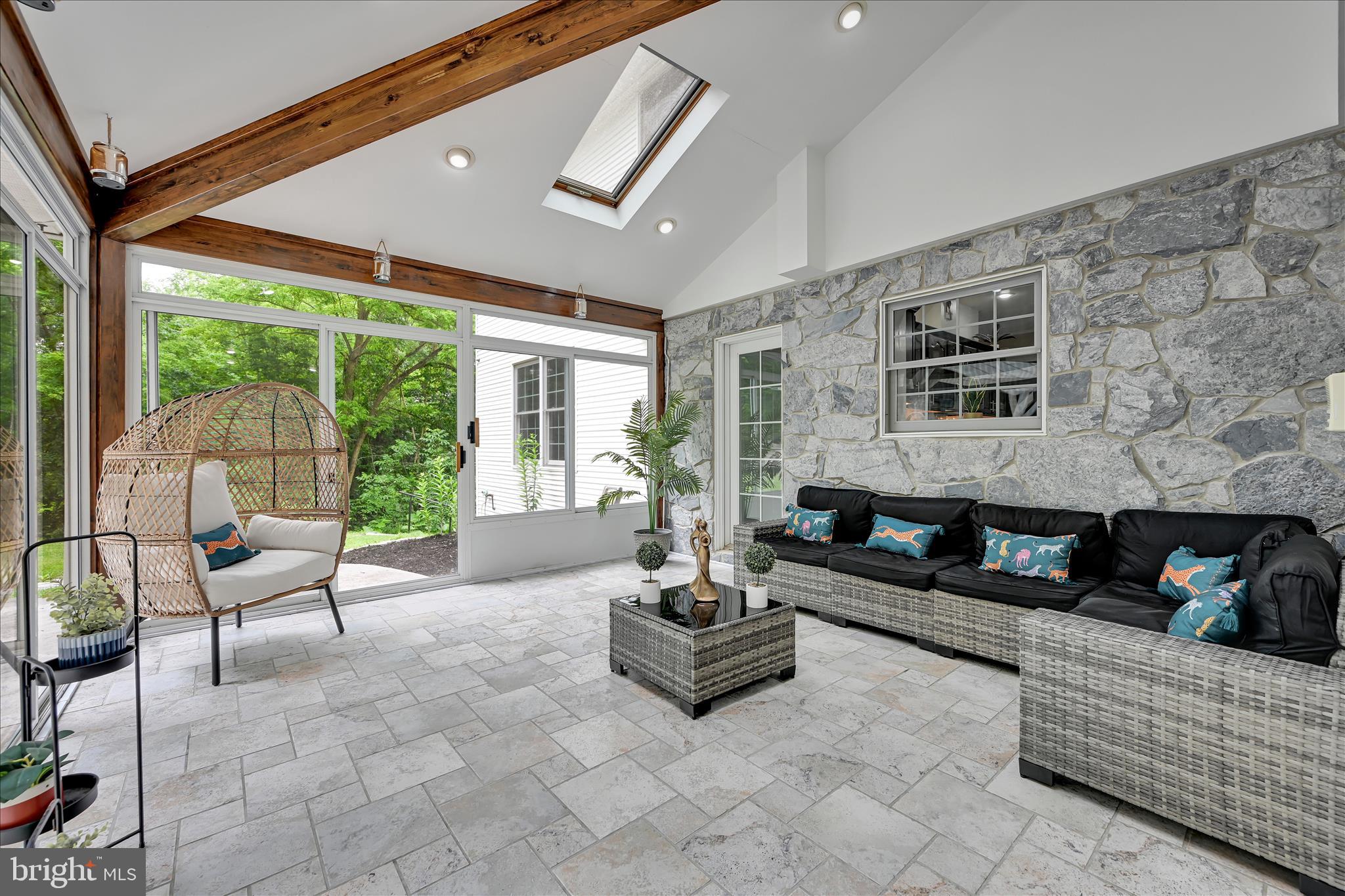 YORKVILLE - Residential