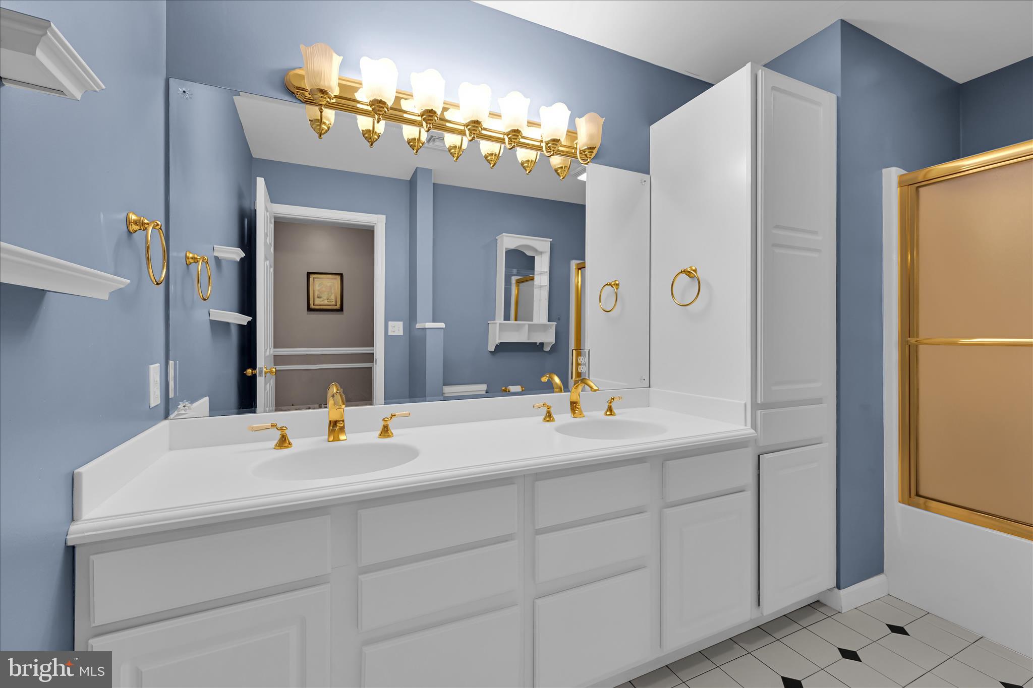 YORKVILLE - Residential