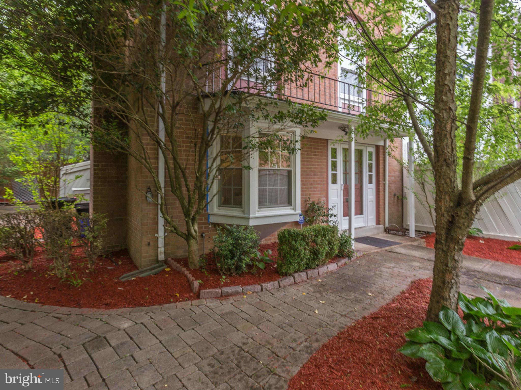 PINEWOOD LAKE - Residential