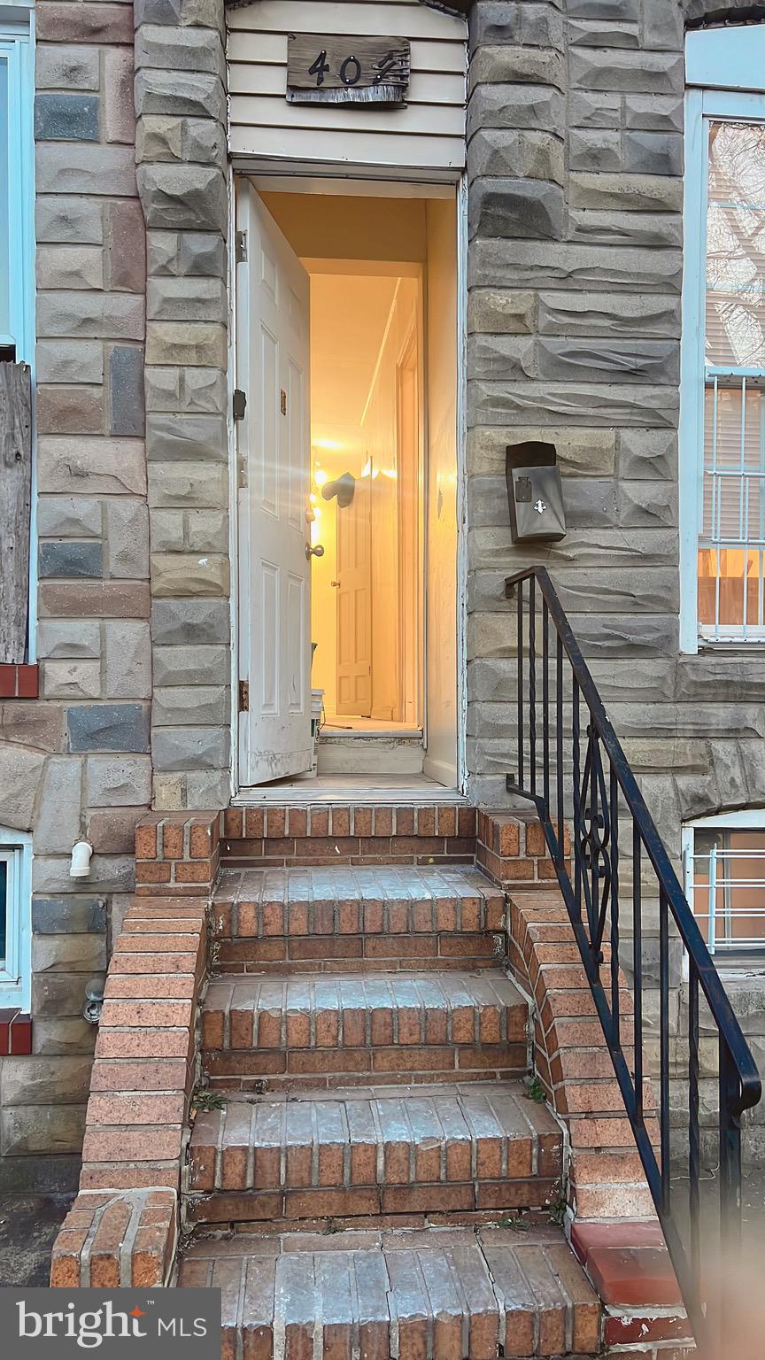 New central unit. 5 bed rooms 2 full bath. remodel. Lead free certificate. Finished basement,fenced backyard