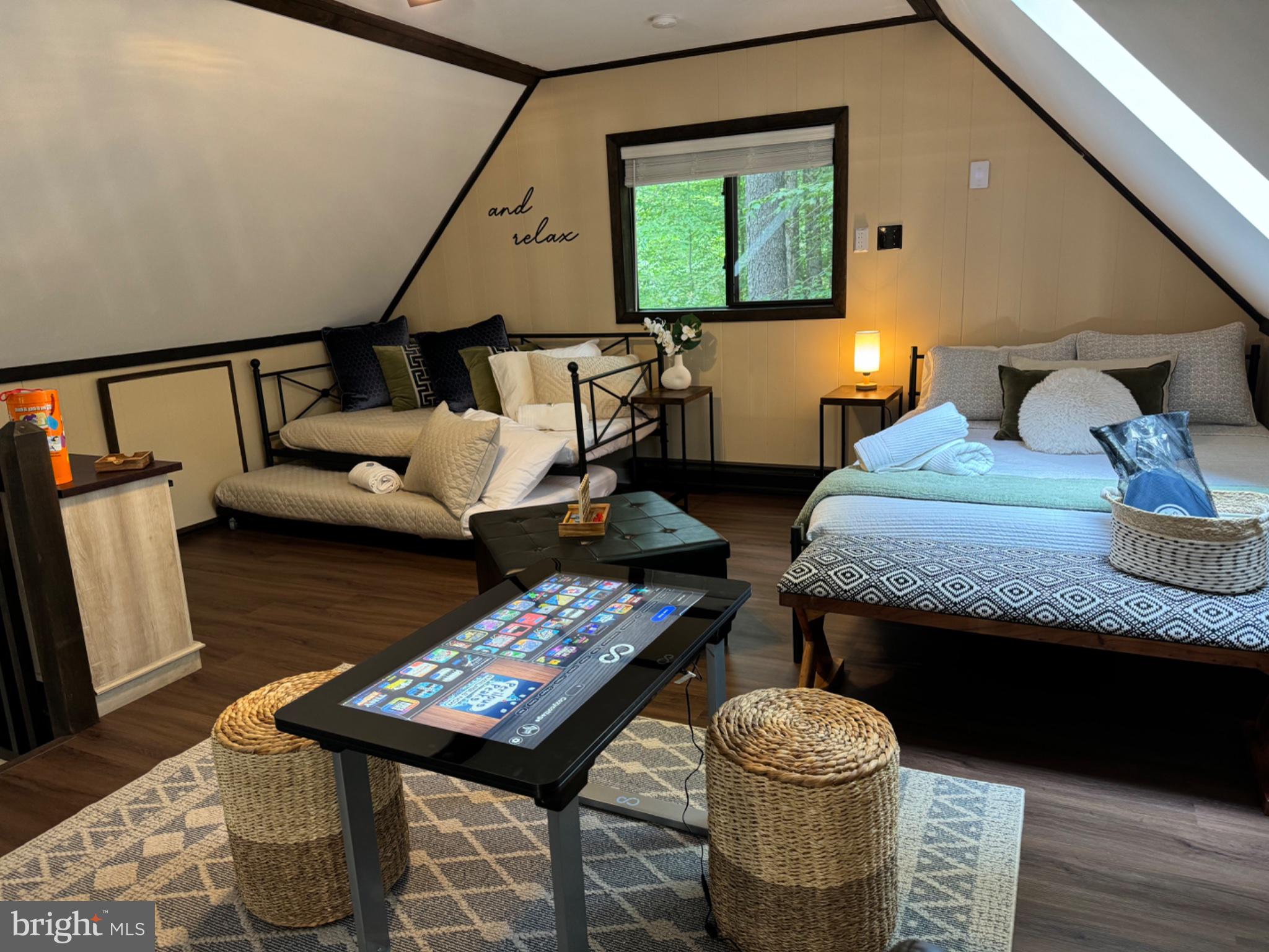ARROWHEAD LAKES - Residential