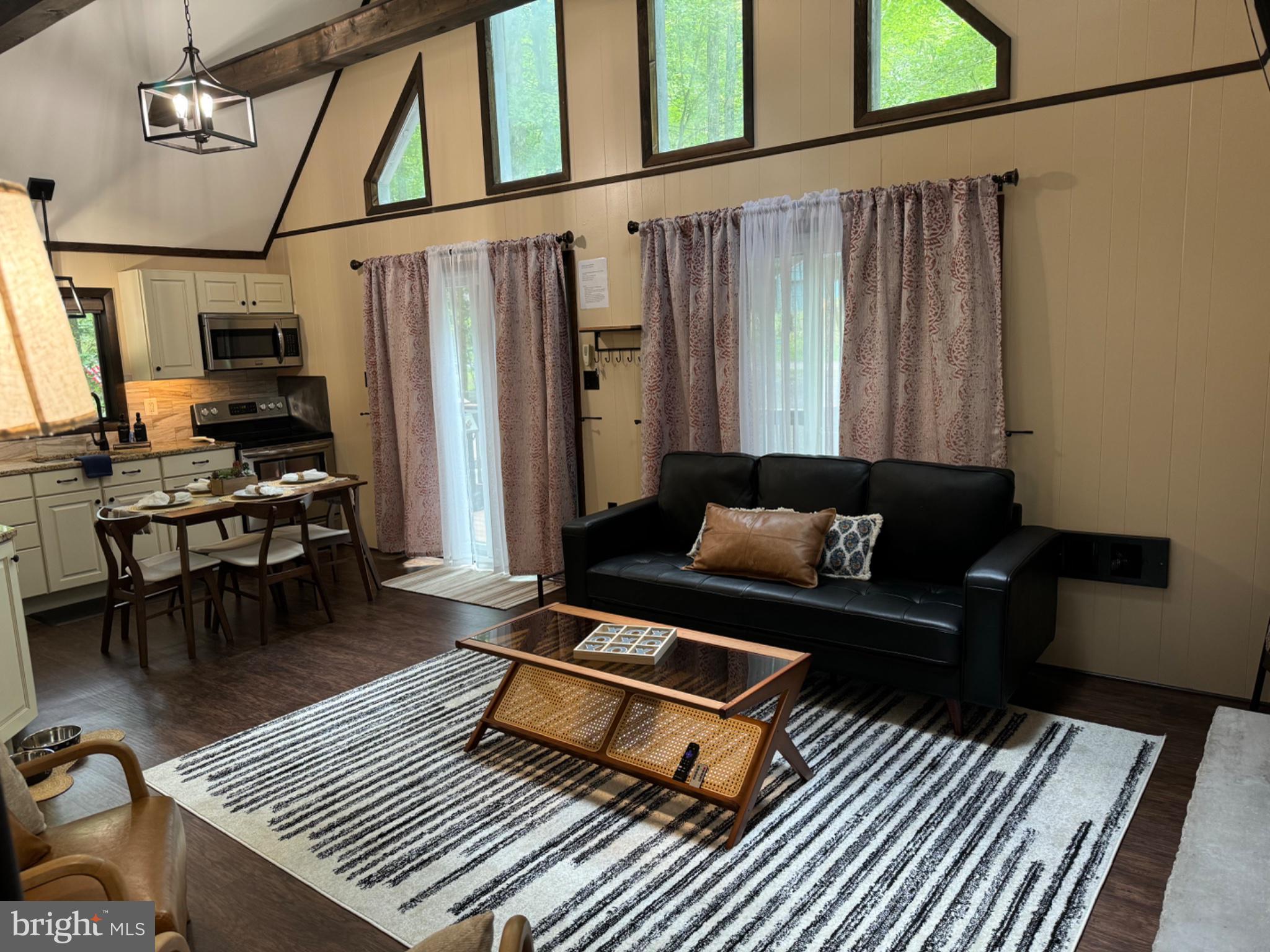 ARROWHEAD LAKES - Residential