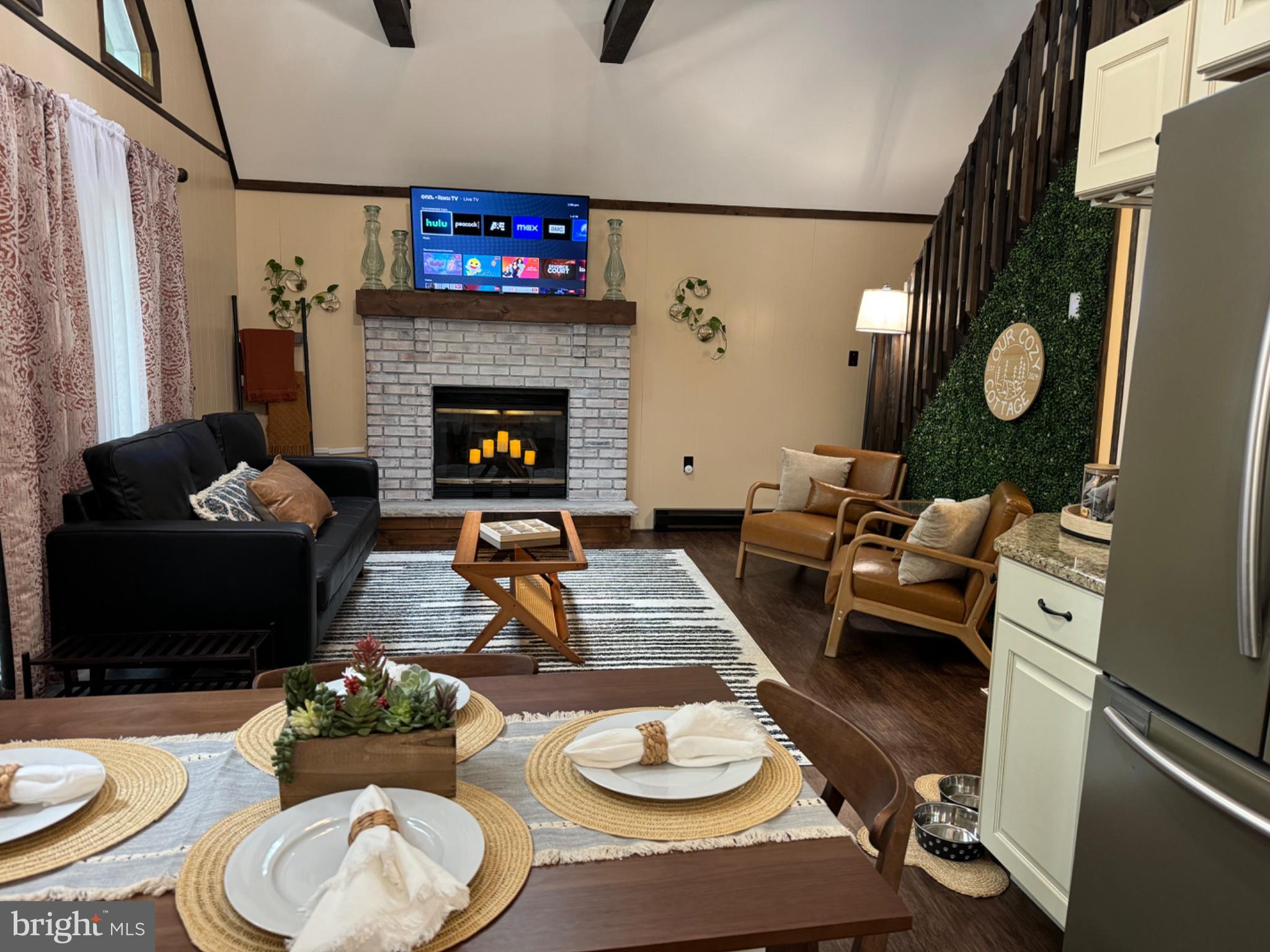 ARROWHEAD LAKES - Residential
