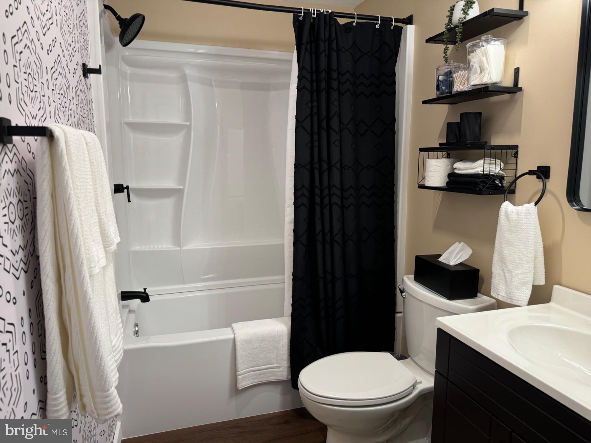 ARROWHEAD LAKES - Residential