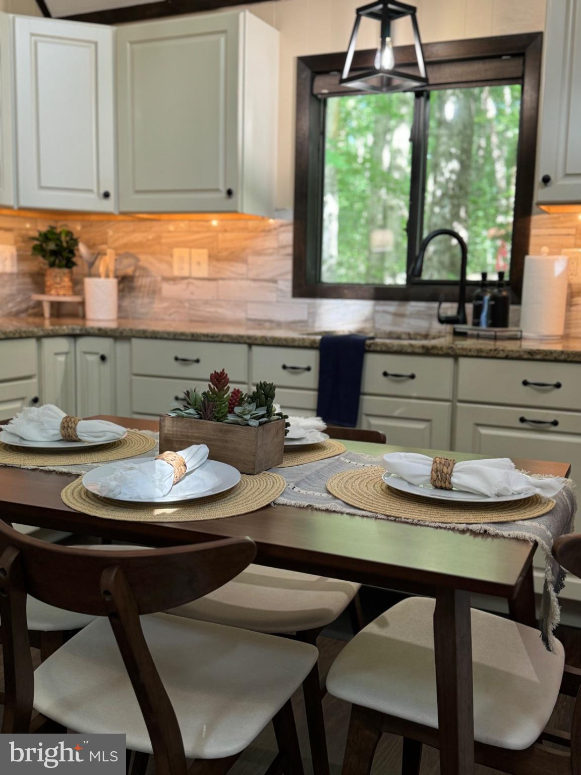 ARROWHEAD LAKES - Residential