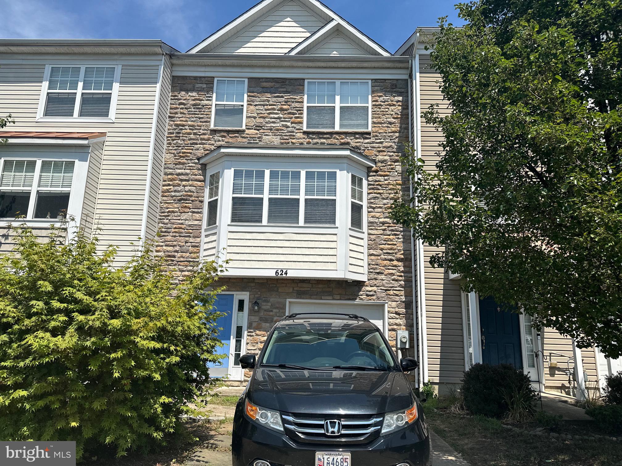A SPECTACULAR TOWNHOUSE FEATURING ISLAND KITCHEN, OPEN FLOOR CONCEPT, GRANITE COUNTERTOP, LARGE BEAUTIFUL WEATHER PROOF DECK, VERY CLEAN AND WELL KEPT HOME FOR YOU OR YOUR PREFERRED CLIENT!!!!