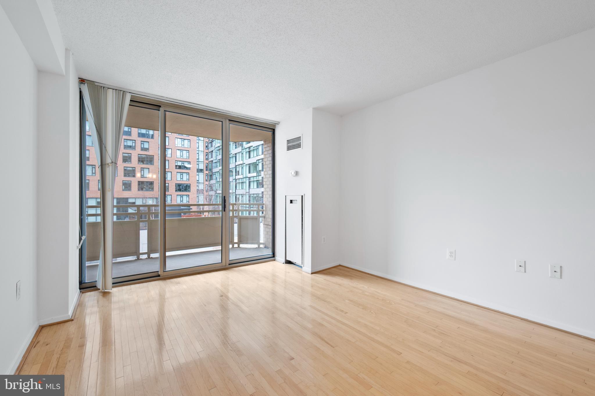 FAIRMONT PLAZA - Residential