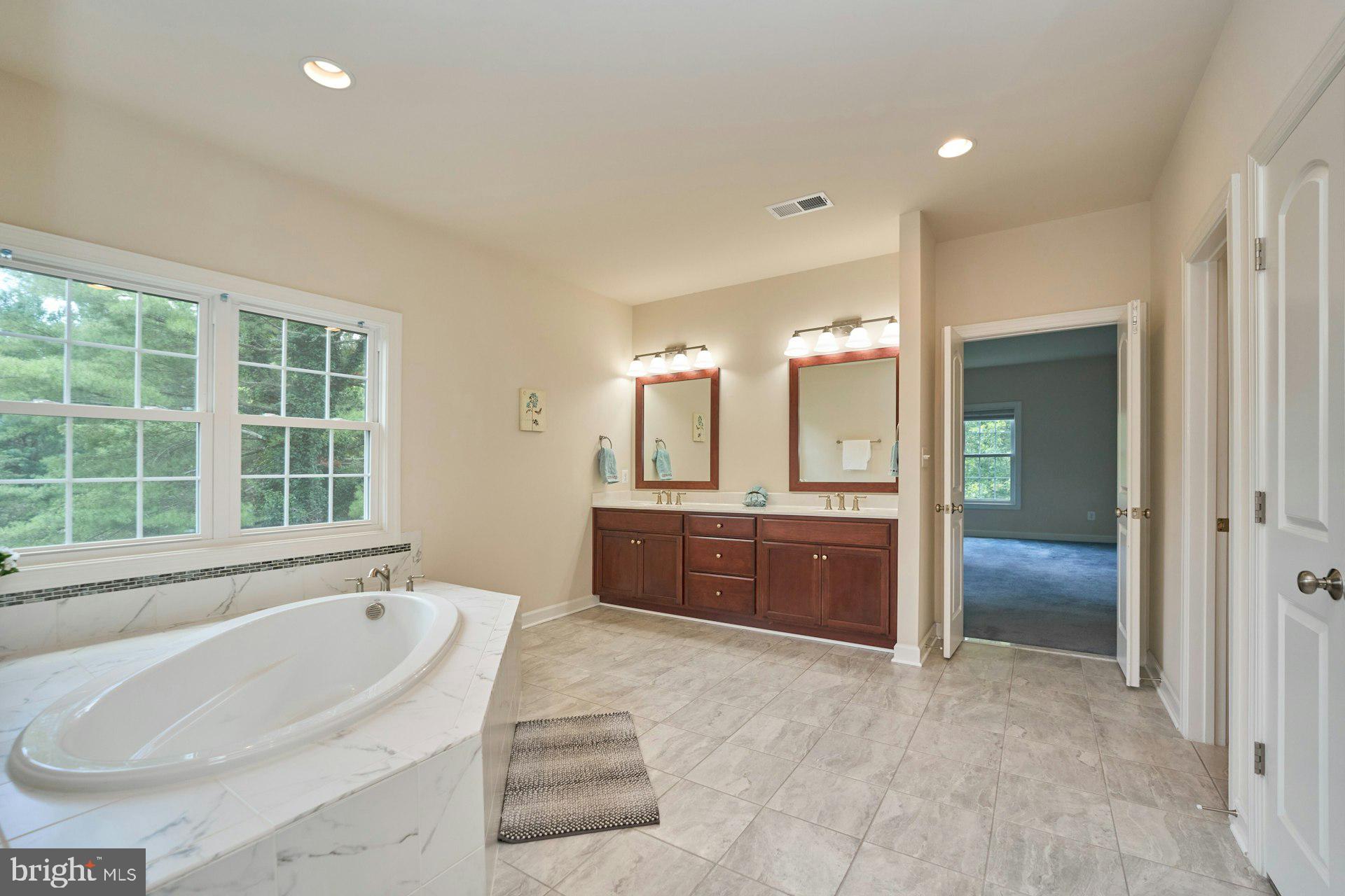 LOCKMEADE - Residential