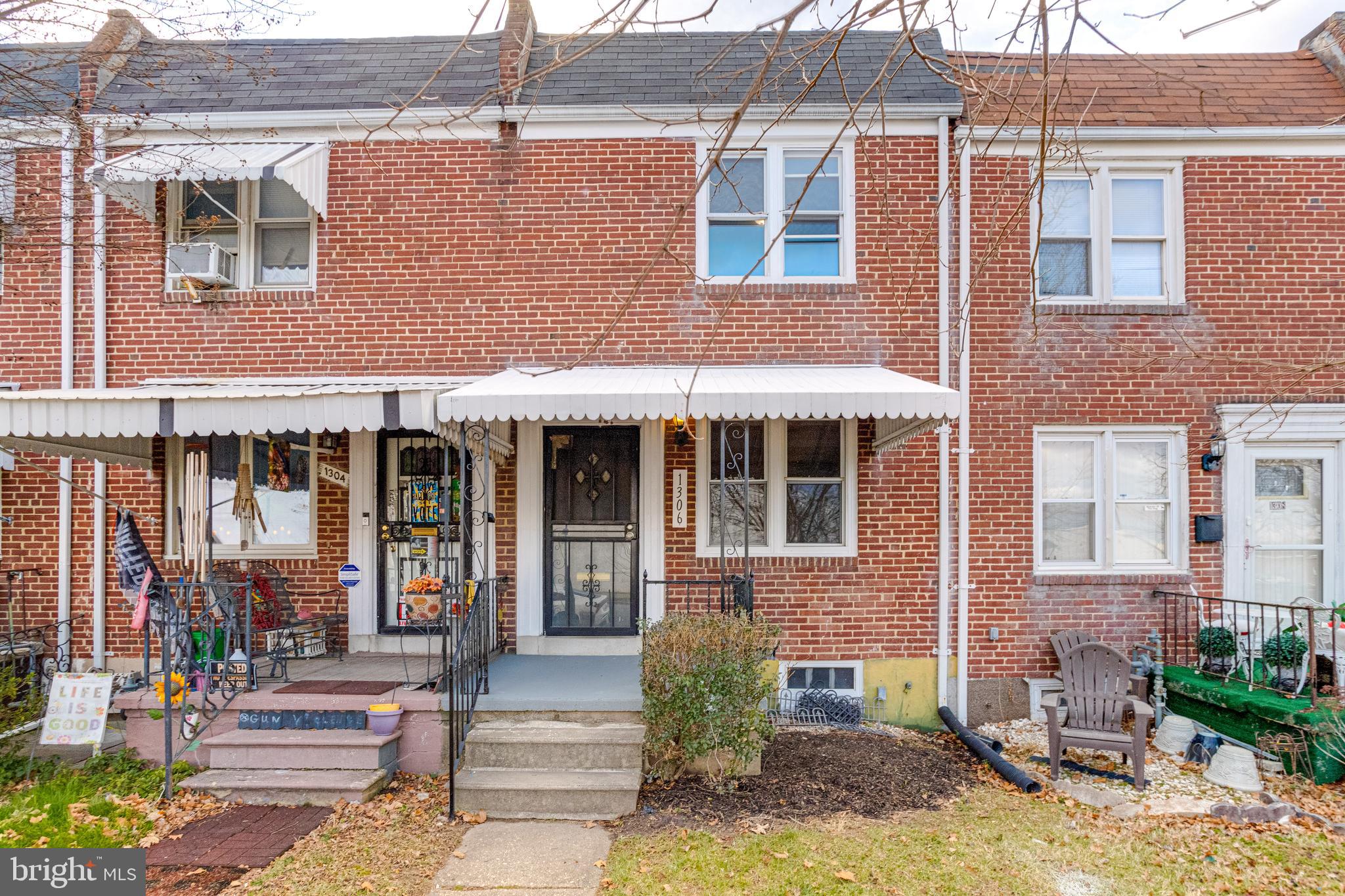 Charming & Updated Home in Prime Location!

This beautifully updated home features a renovated kitchen and bathroom, showcasing new shaker cabinets, quartz countertops, and natural hardwood/LVP flooring throughout. Conveniently located near shopping, dining, and major commuter routes, this home offers both comfort and accessibility. Priced to sell—don’t miss out on this opportunity!