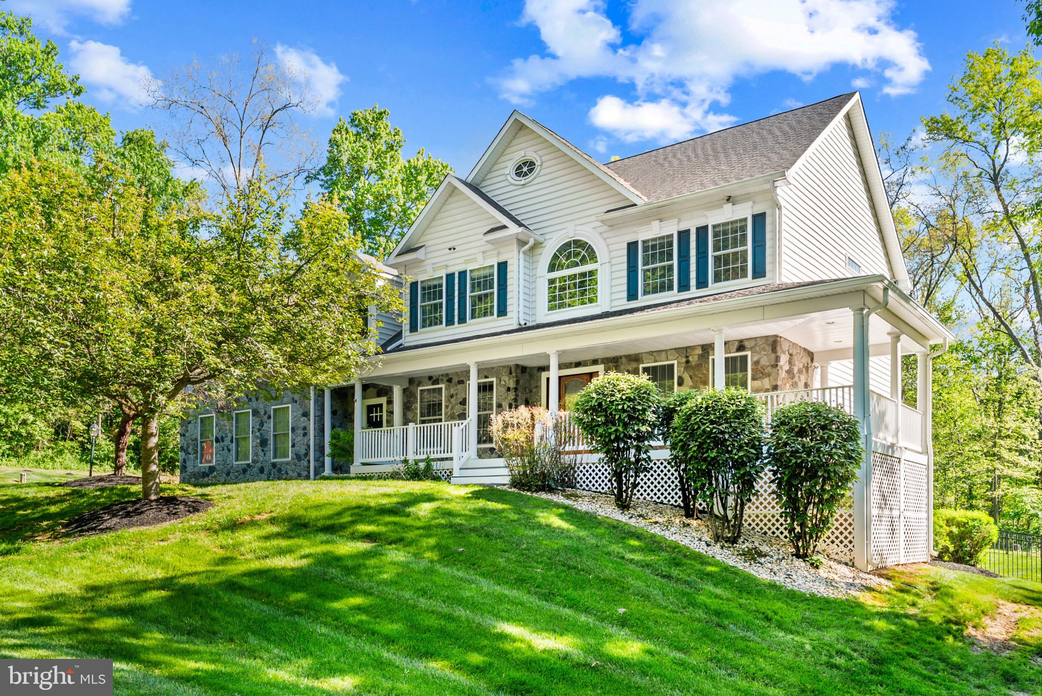 LAKEWOOD MANOR - Residential