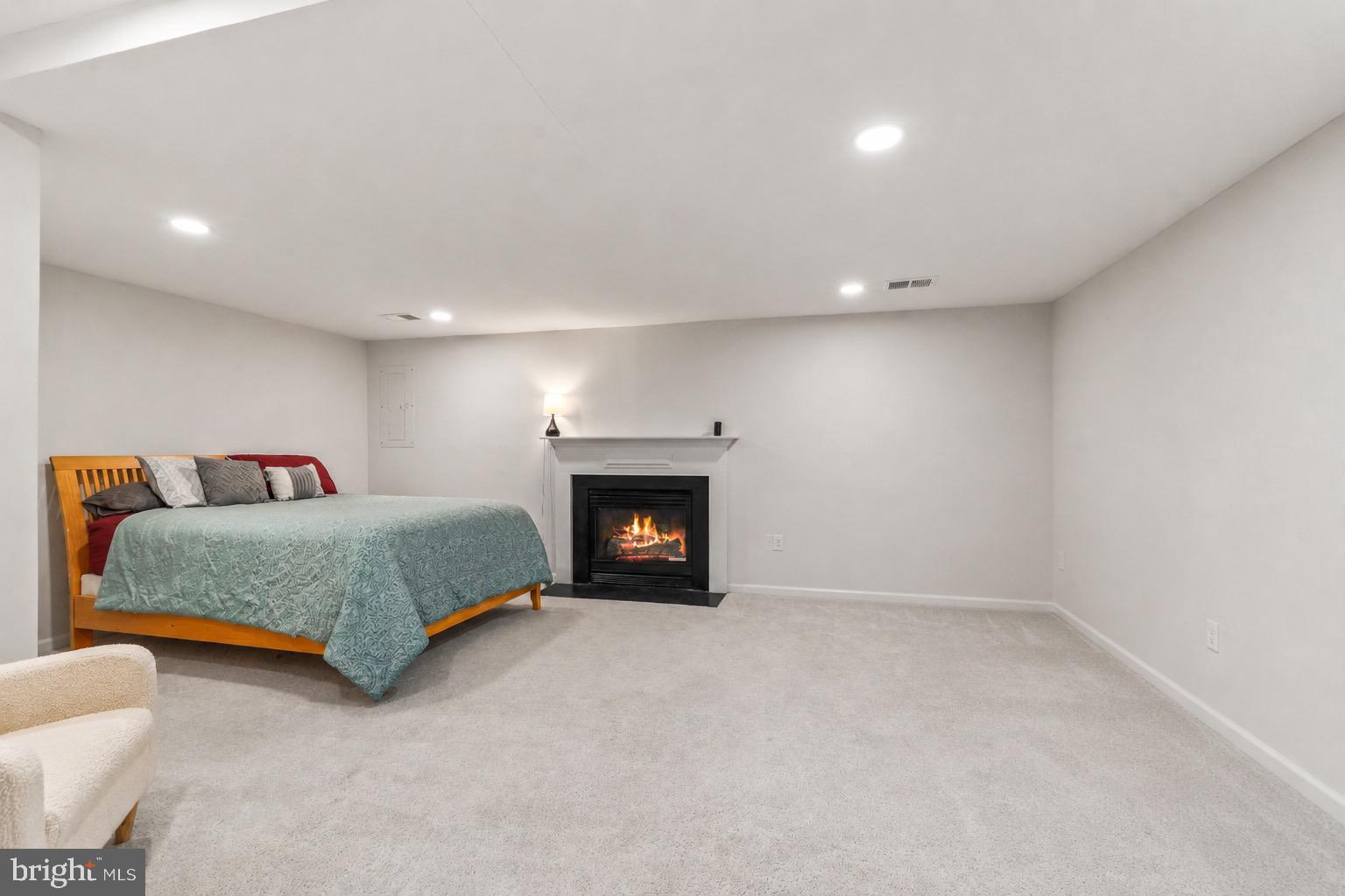 OVERLOOK POINTE - Residential