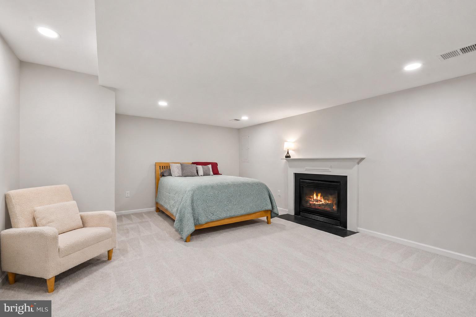 OVERLOOK POINTE - Residential