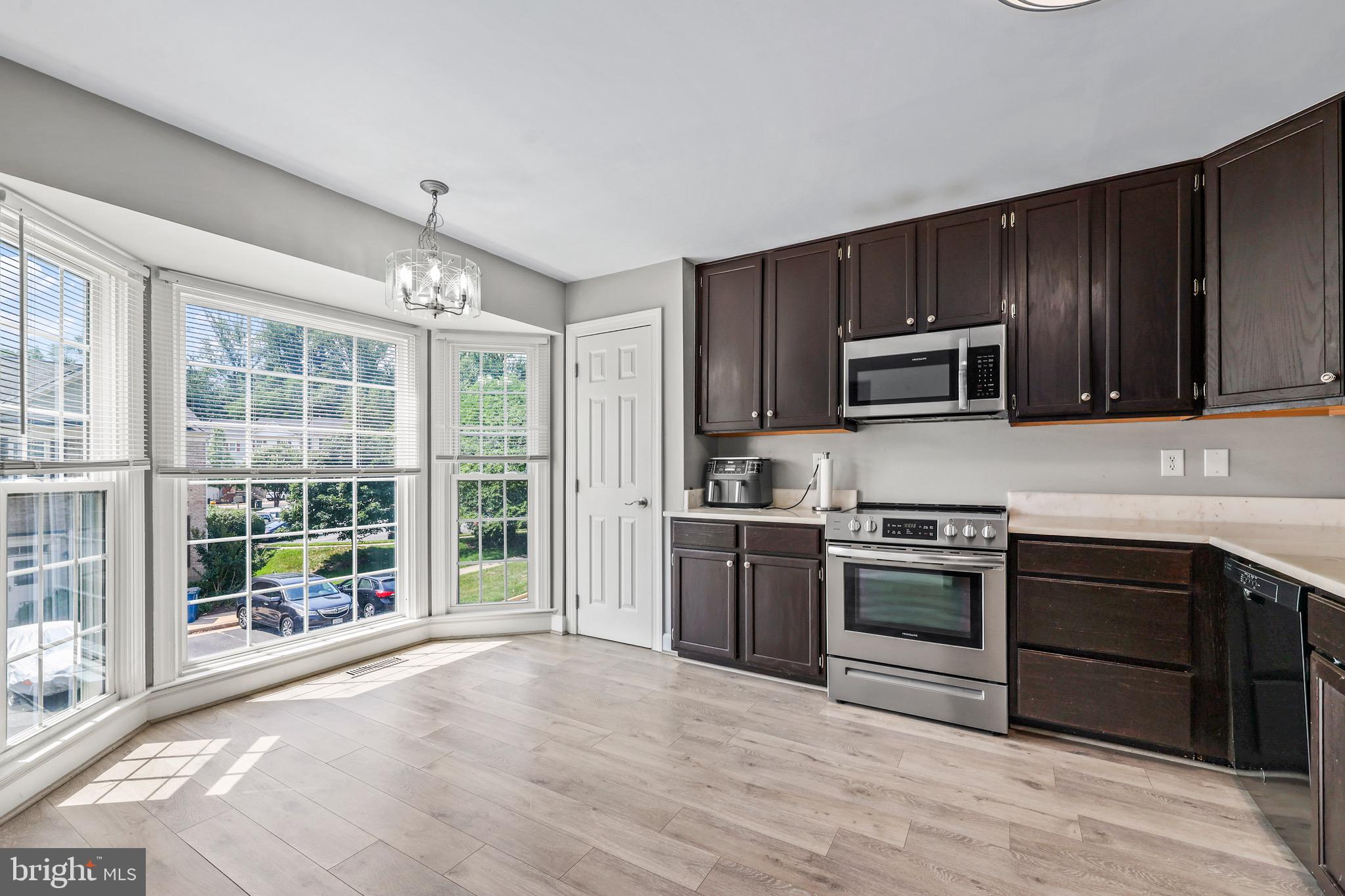OVERLOOK POINTE - Residential