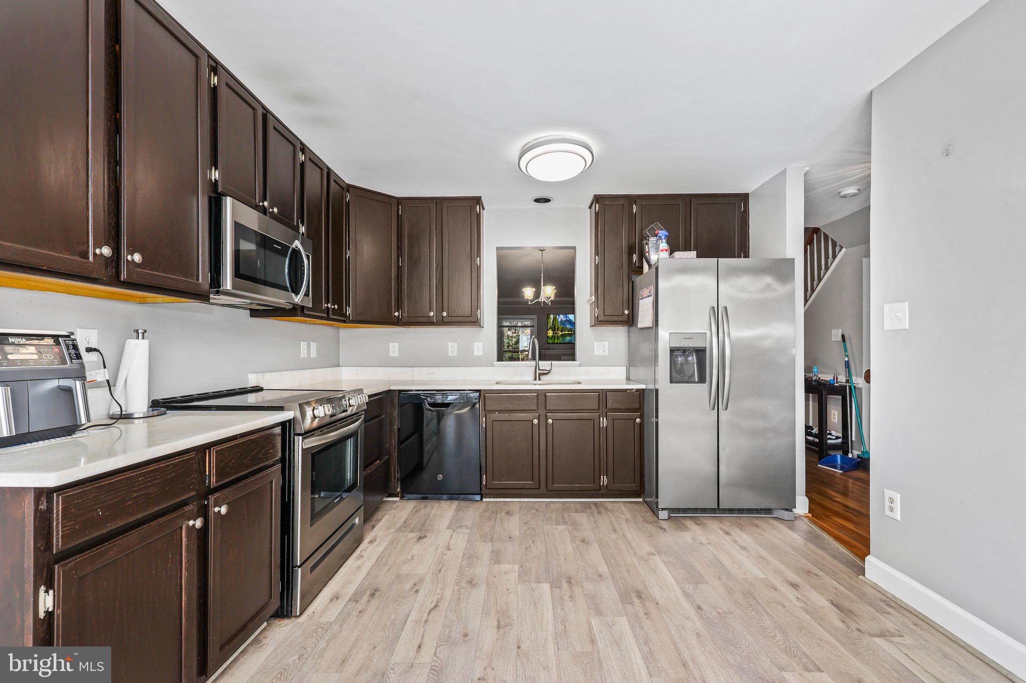 OVERLOOK POINTE - Residential