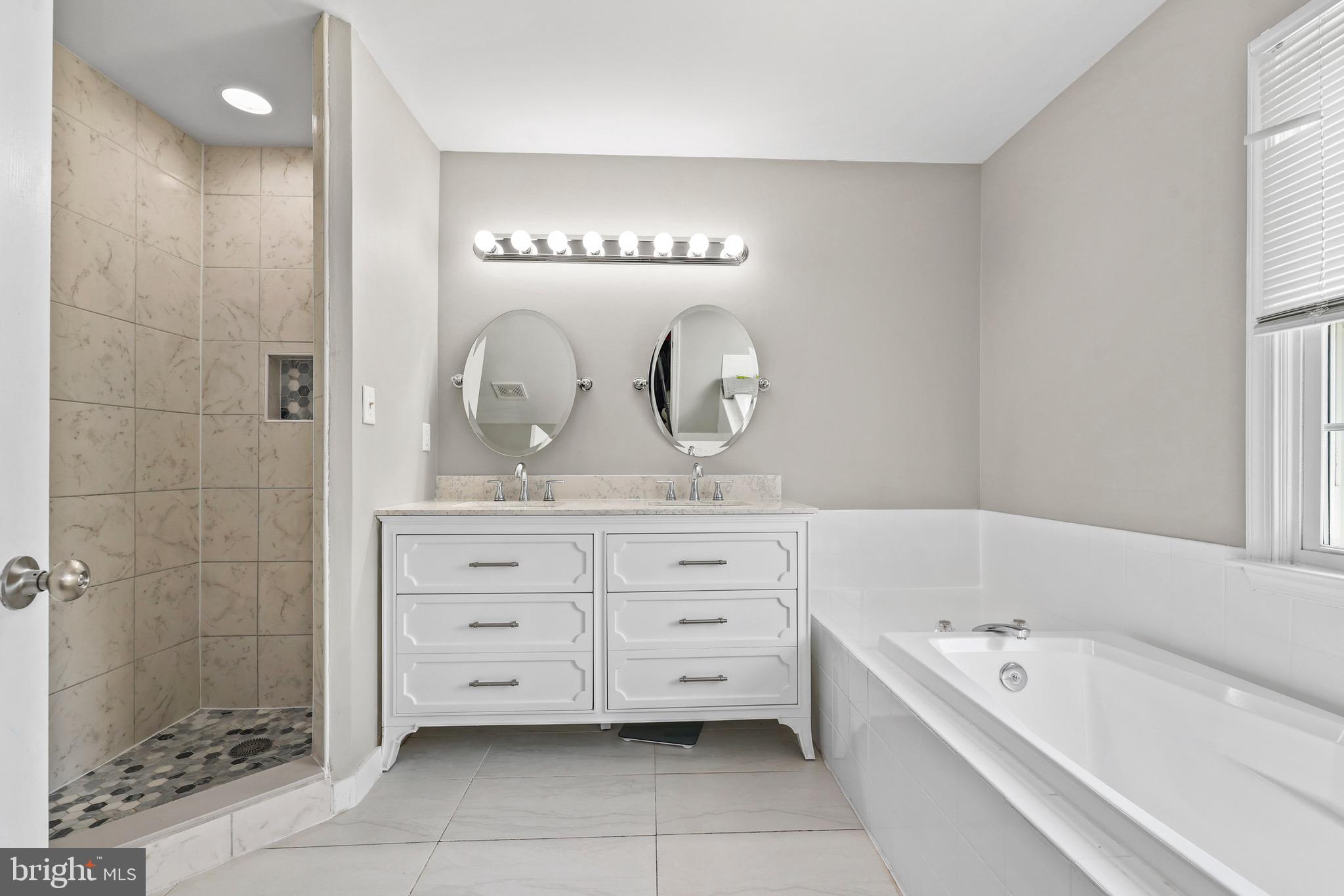 OVERLOOK POINTE - Residential