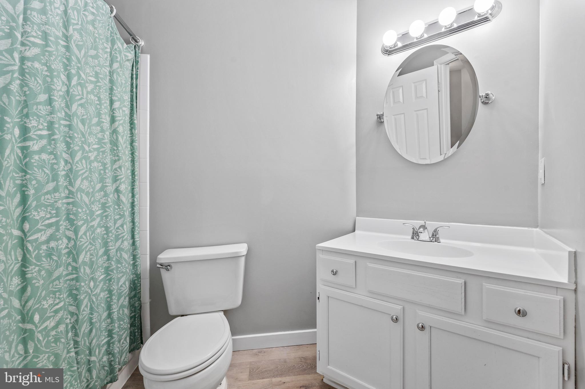 OVERLOOK POINTE - Residential