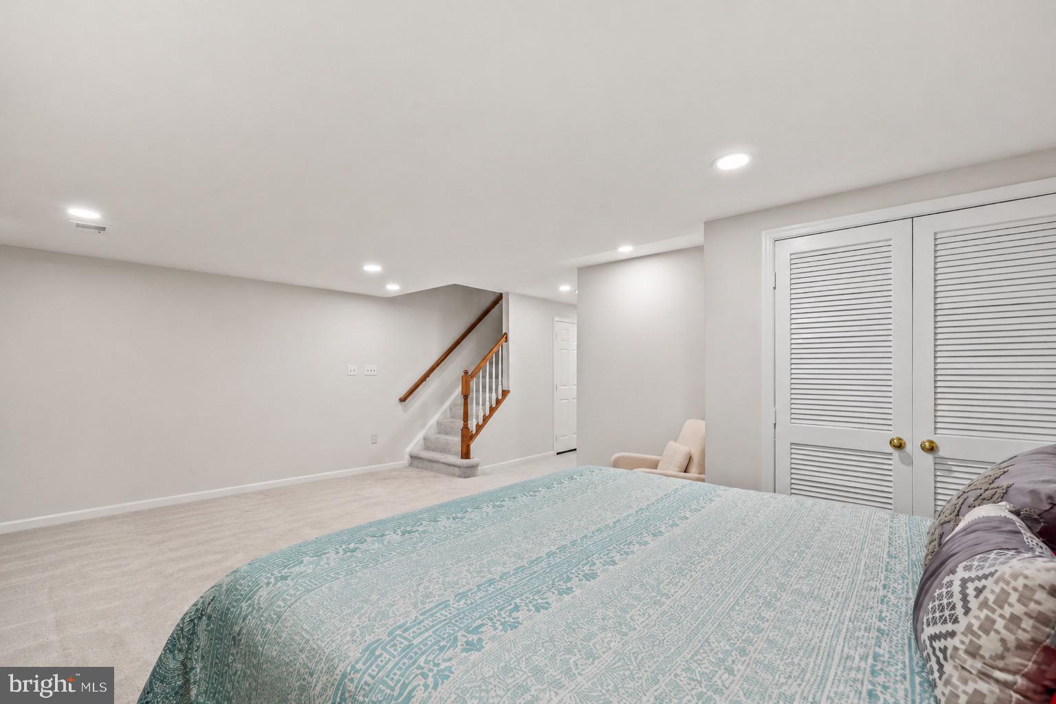 OVERLOOK POINTE - Residential