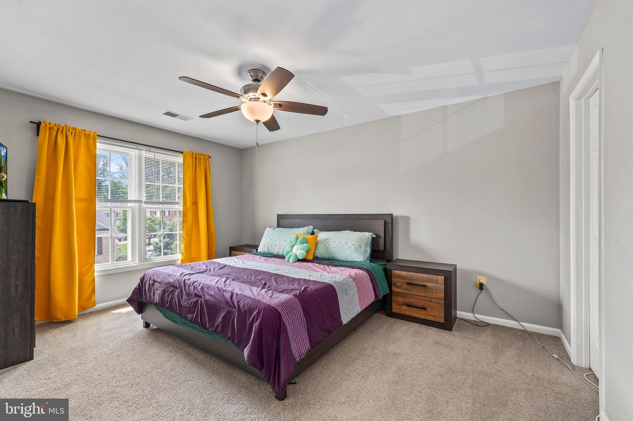 OVERLOOK POINTE - Residential