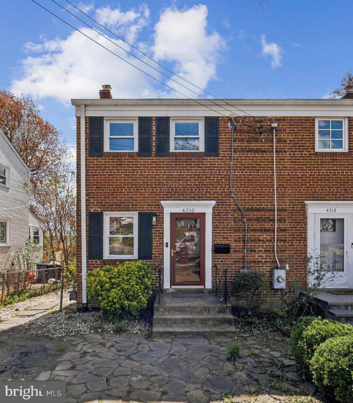 Offer Deadline Monday at 3pm. Great location! Move-in ready 2 bedroom, 1 bathroom townhouse with a deep fenced back yard, deck and shed. Refinished hardwood floors and freshly painted. Close to Shoppes at Foxchase, grocery, Ben Brenman Park, and more. Easy commuting with access to bus stop, metro, I-395, I-495 and Old Town Alexandria.