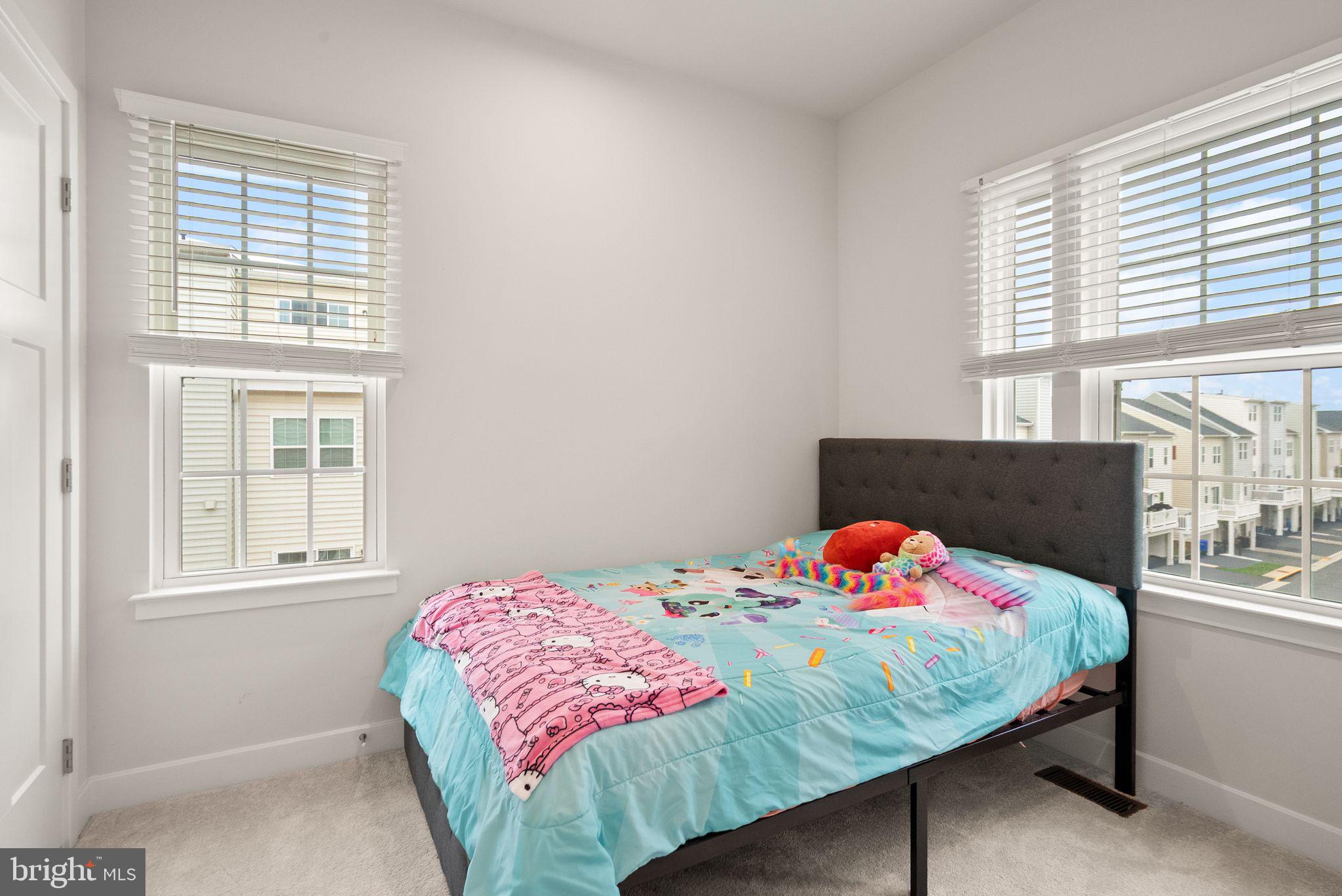 ARCOLA TOWN CENTER - Residential