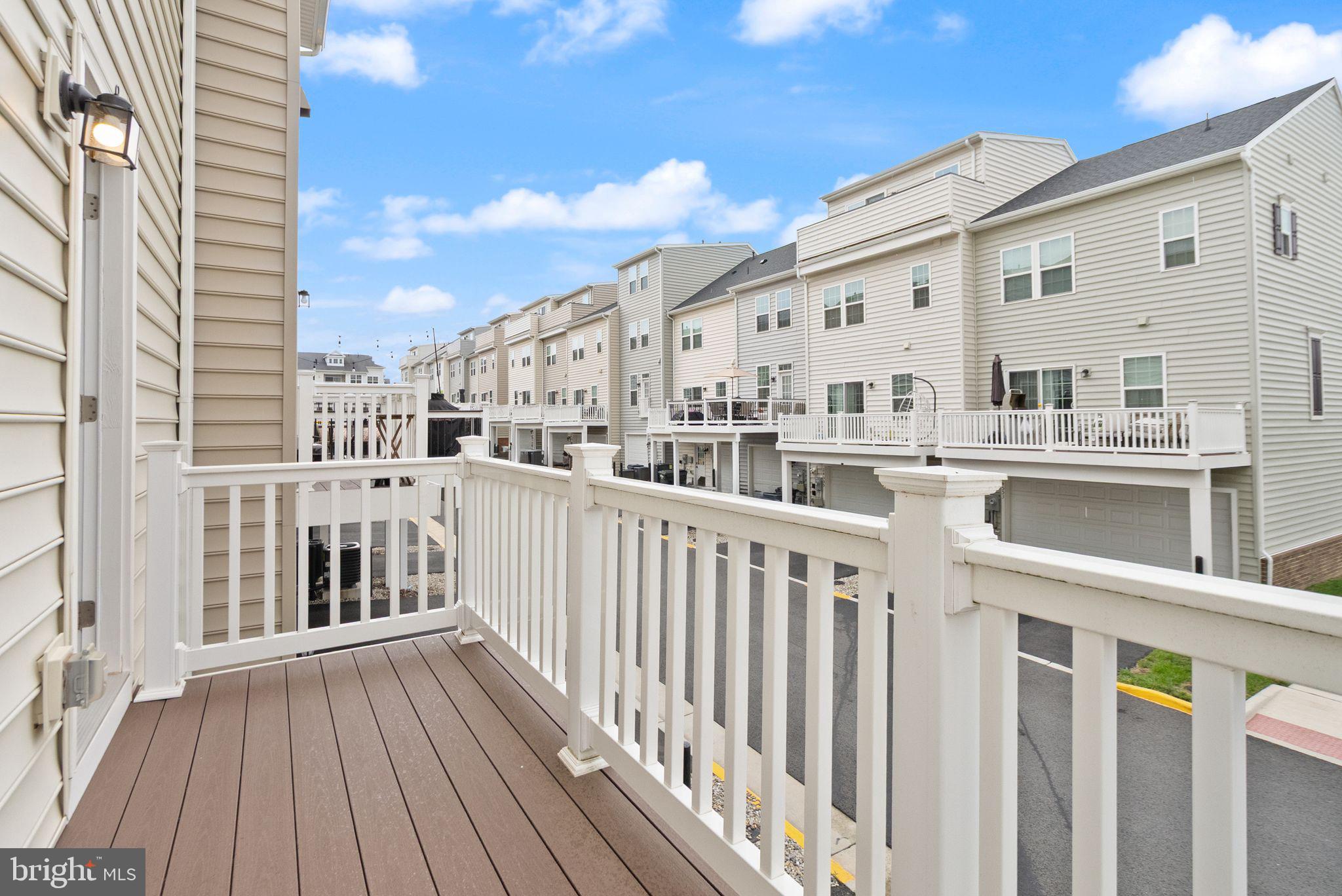 ARCOLA TOWN CENTER - Residential