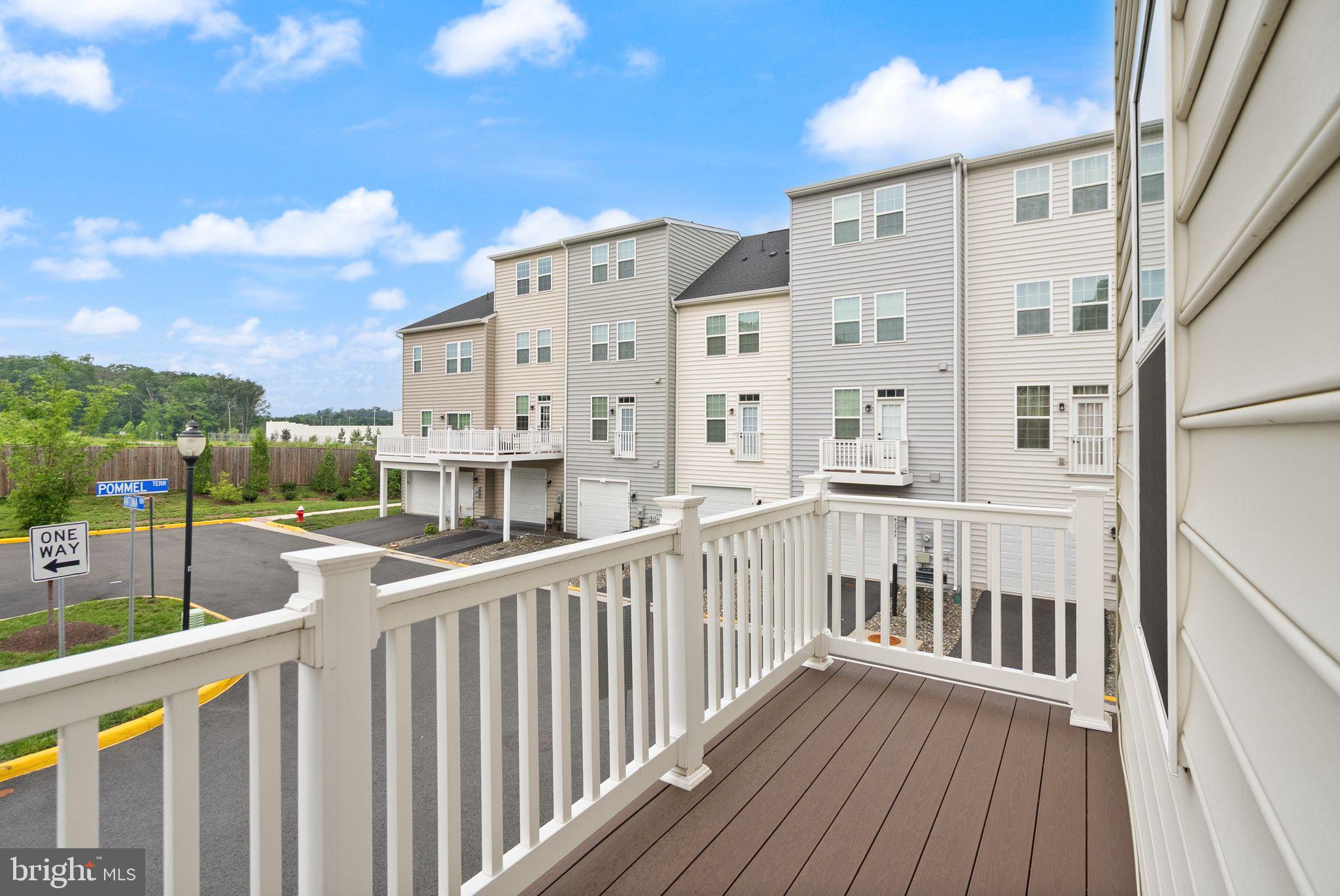 ARCOLA TOWN CENTER - Residential