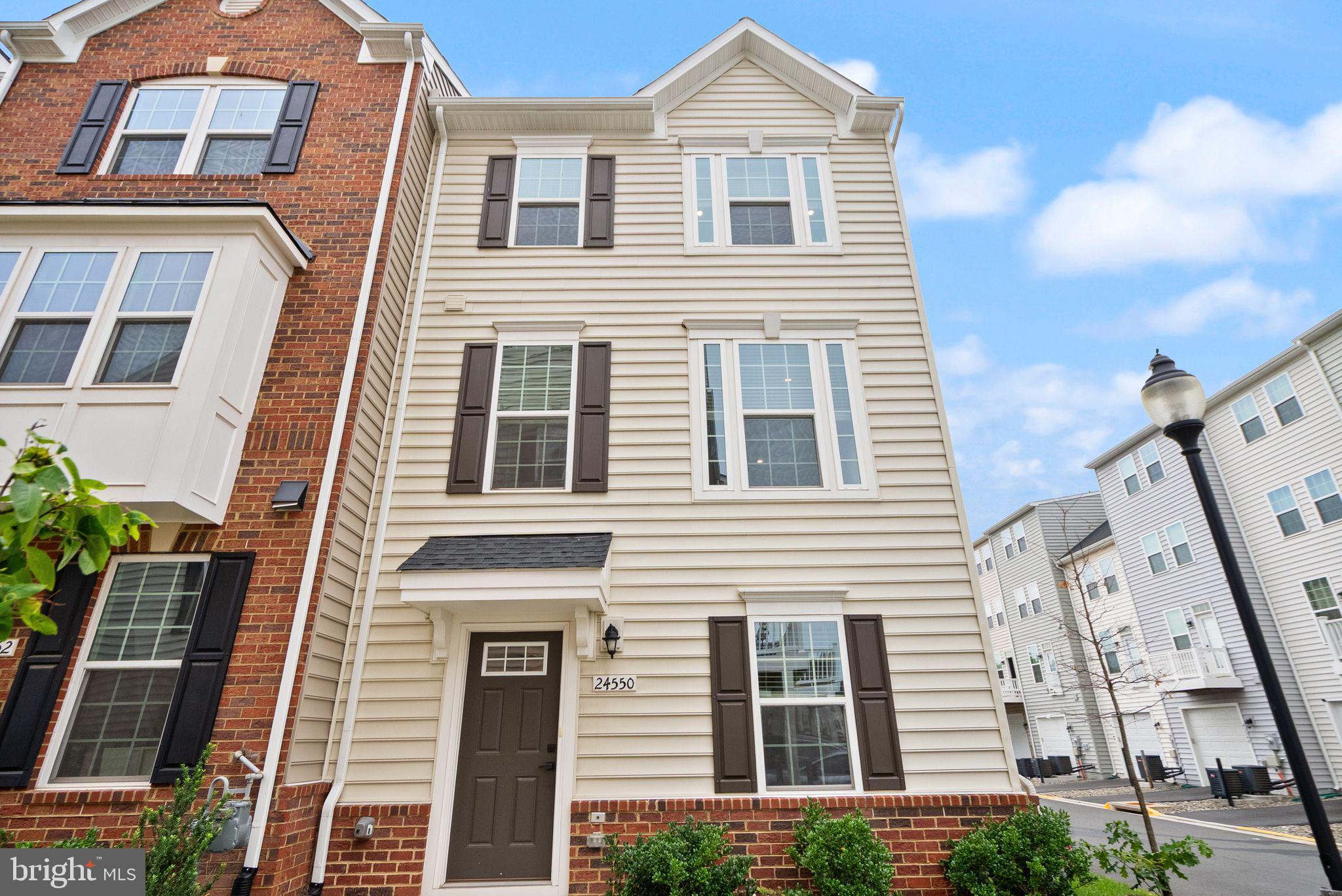 ARCOLA TOWN CENTER - Residential