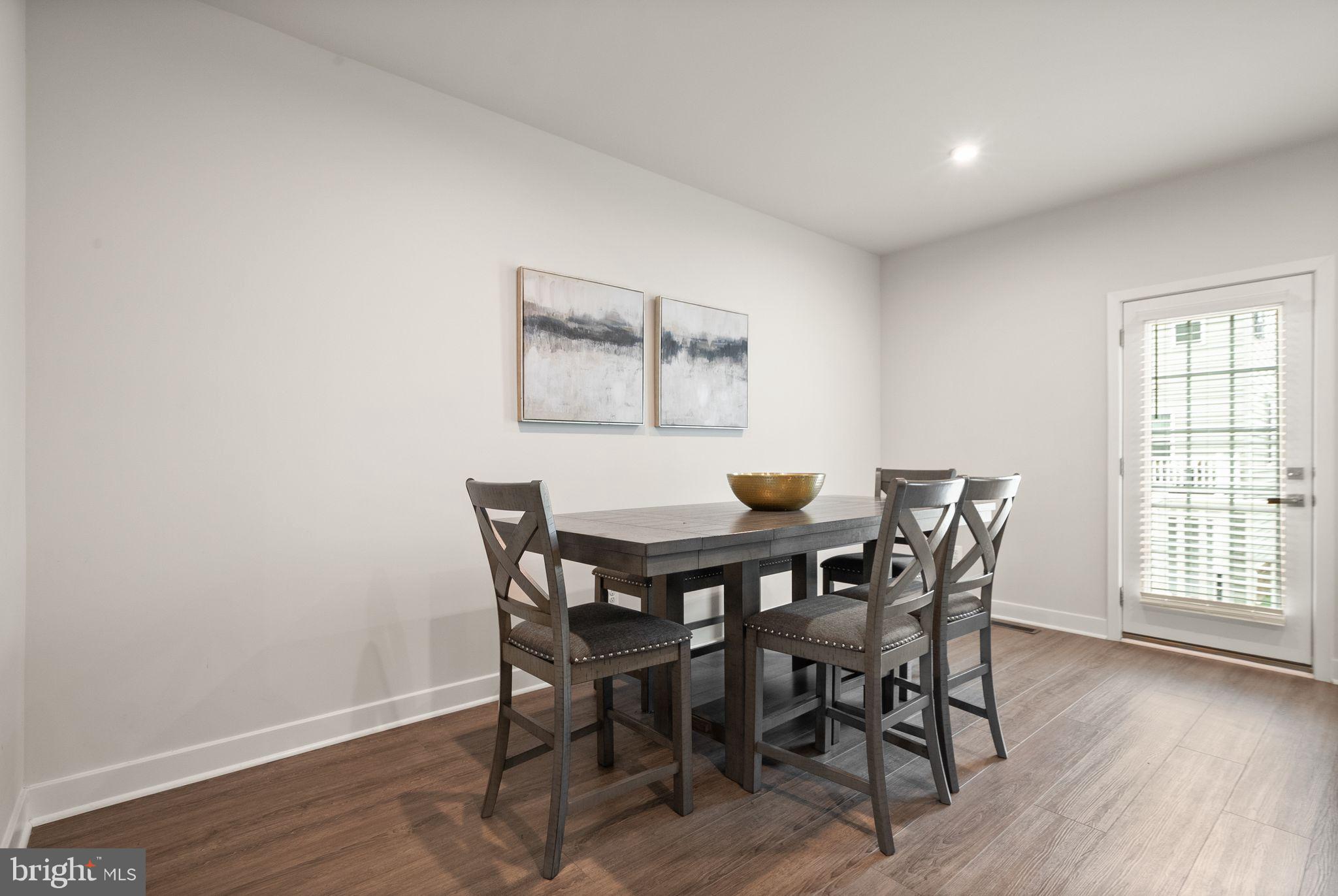 ARCOLA TOWN CENTER - Residential