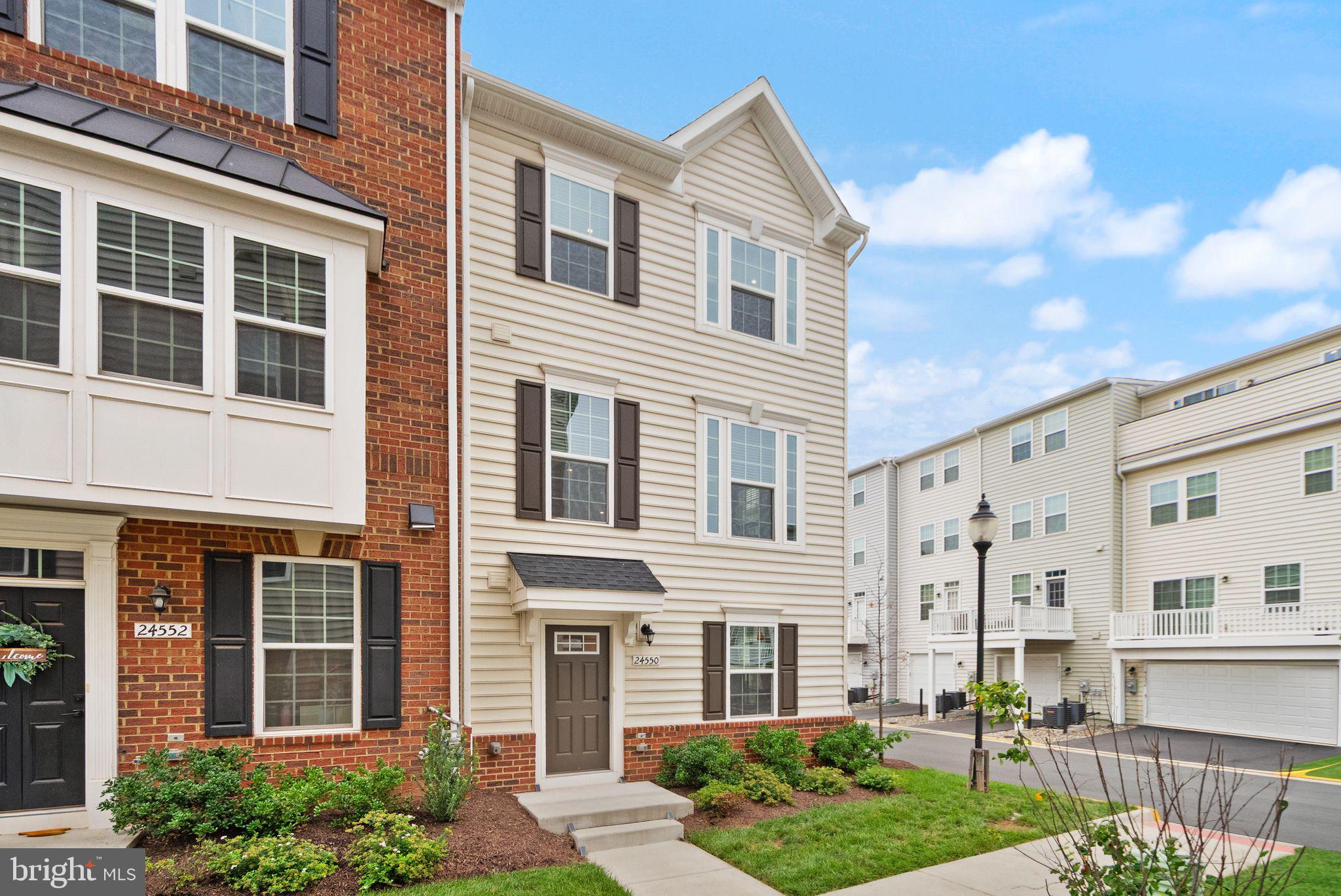 ARCOLA TOWN CENTER - Residential