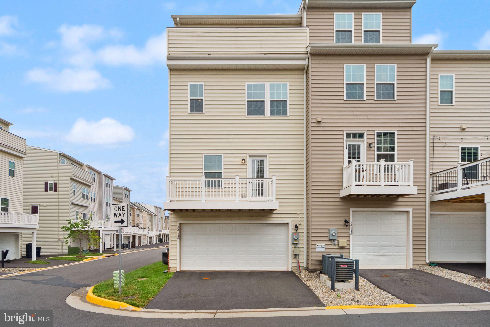 ARCOLA TOWN CENTER - Residential