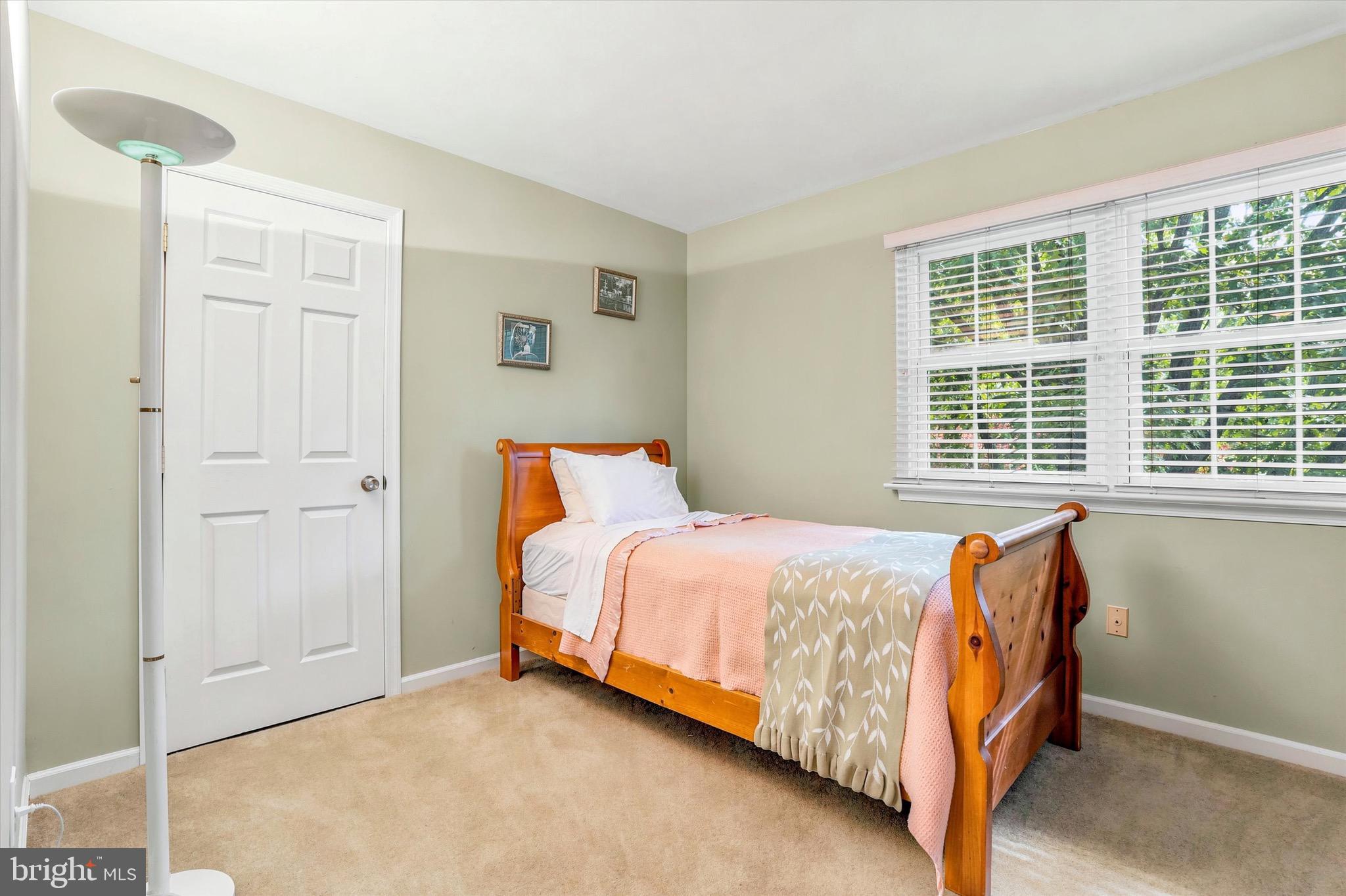 COLONIAL MANOR - Residential