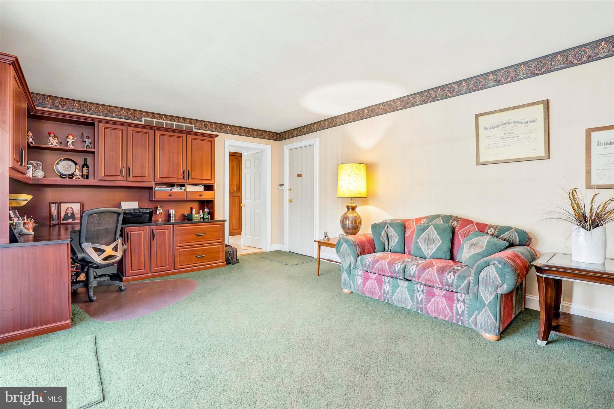 COLONIAL MANOR - Residential