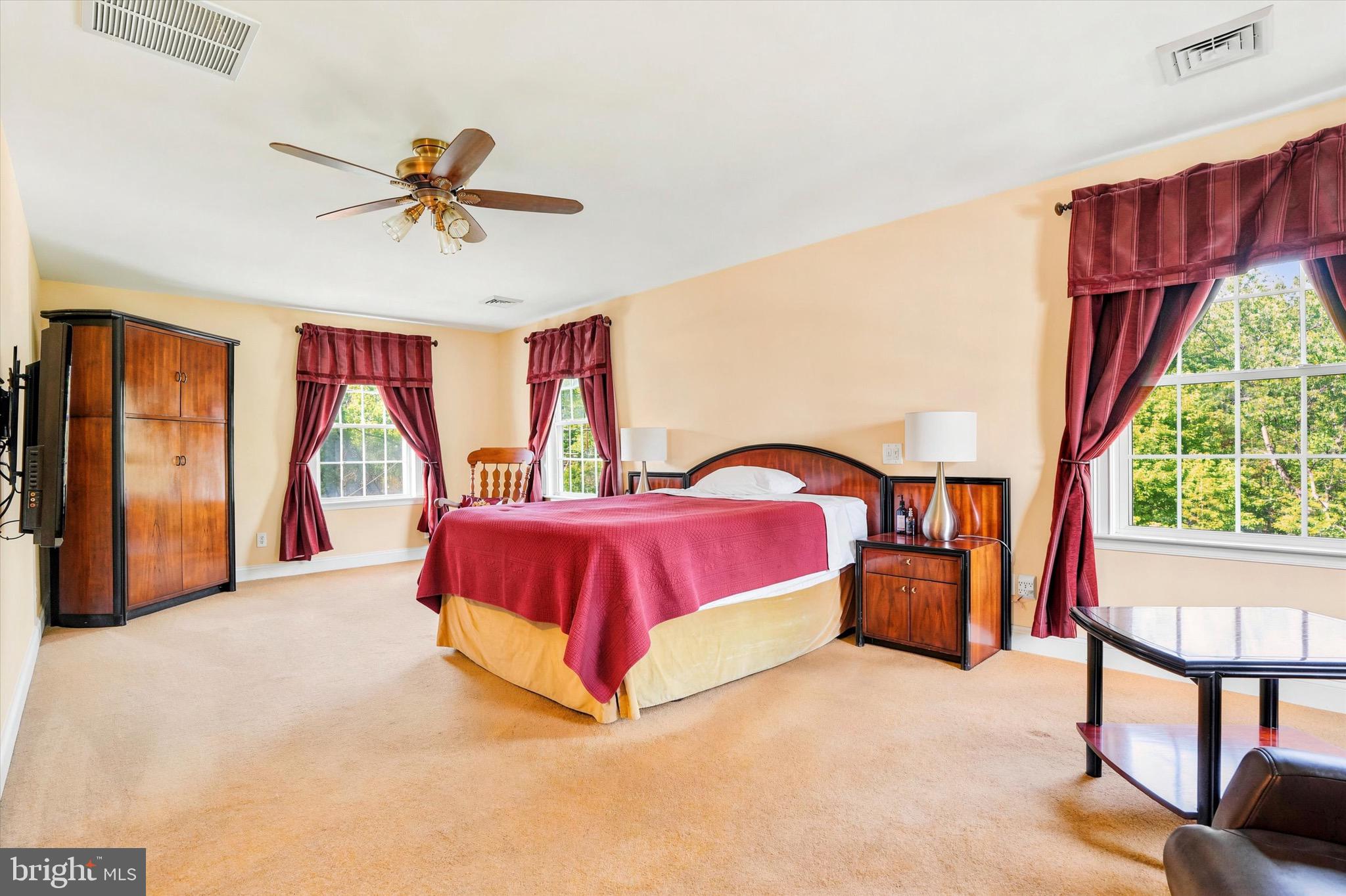 COLONIAL MANOR - Residential