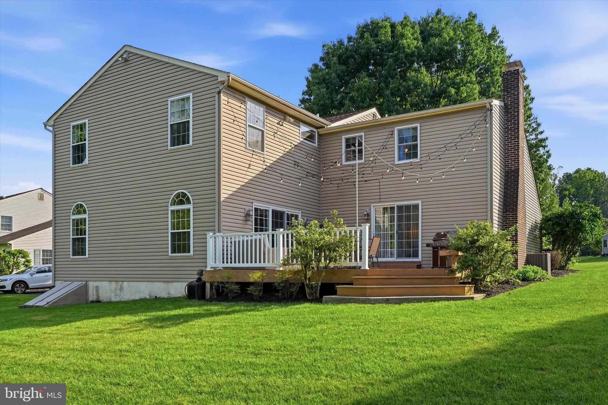 COLONIAL MANOR - Residential