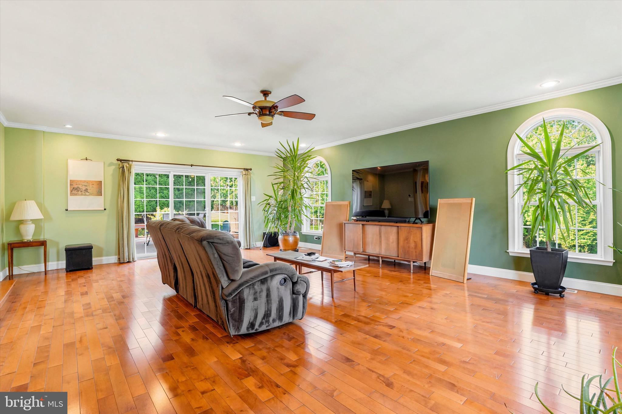 COLONIAL MANOR - Residential