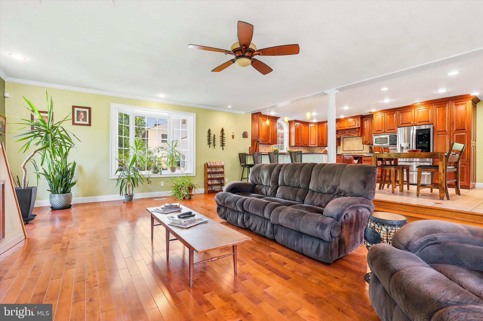 COLONIAL MANOR - Residential