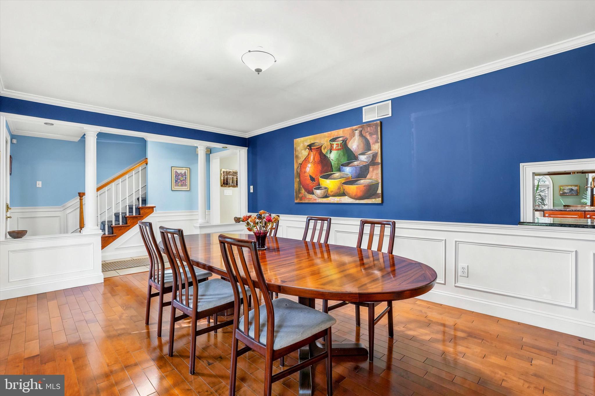 COLONIAL MANOR - Residential