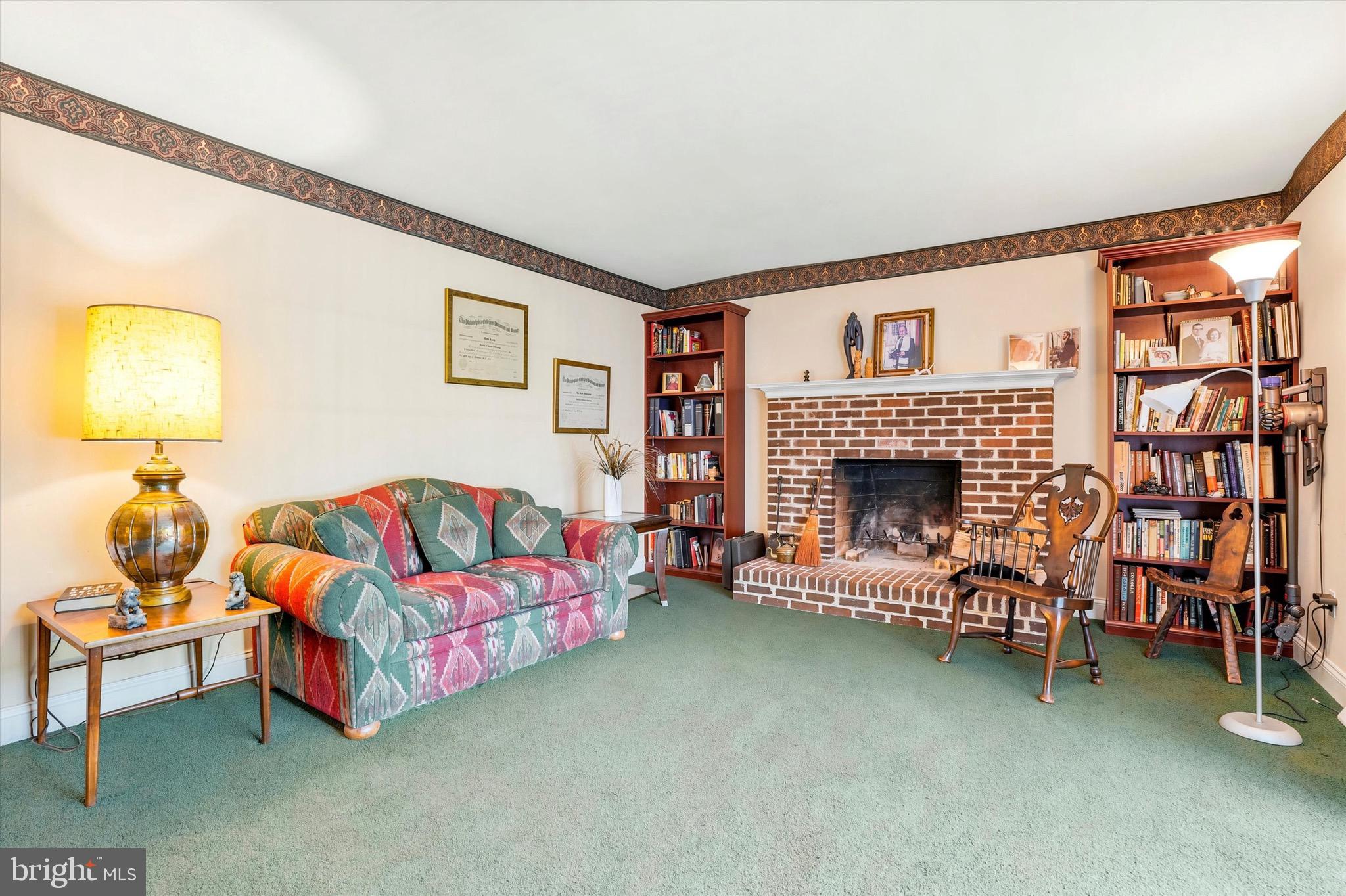 COLONIAL MANOR - Residential
